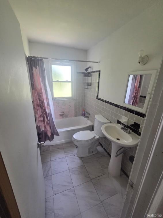 8210 Warwick Street Property Photo 4