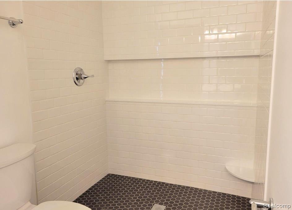 11449 Hidden Oaks Drive Property Photo 7