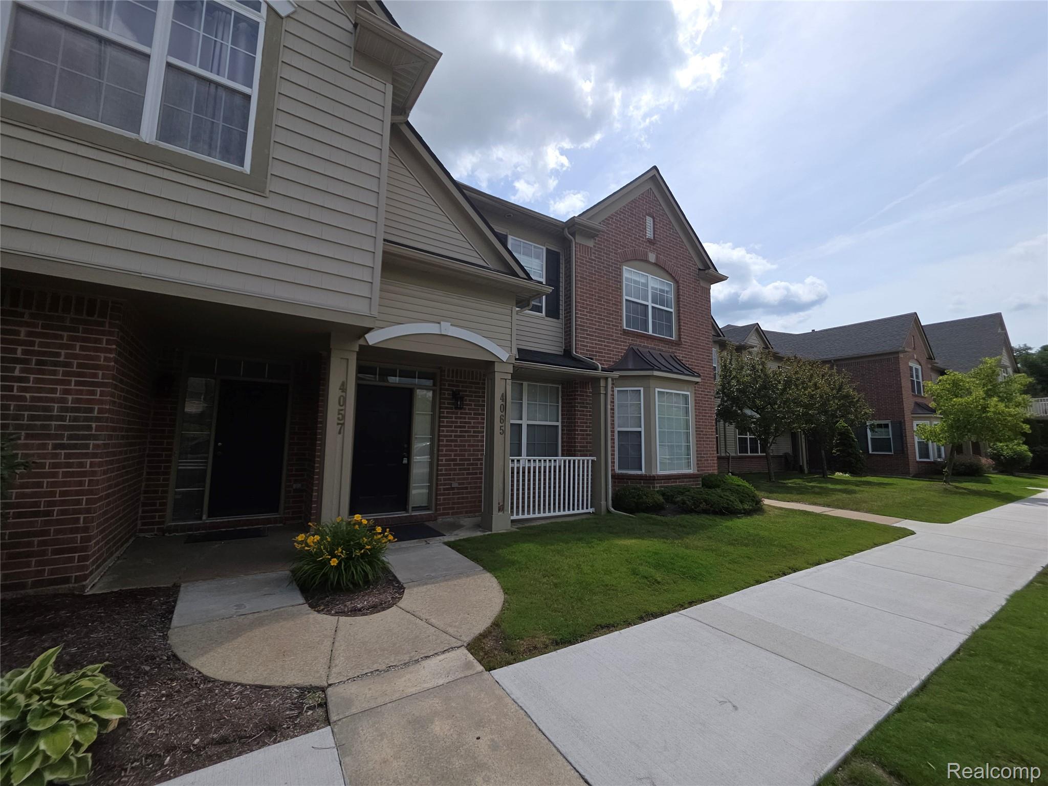 4065 Radcliff Drive Property Photo 3