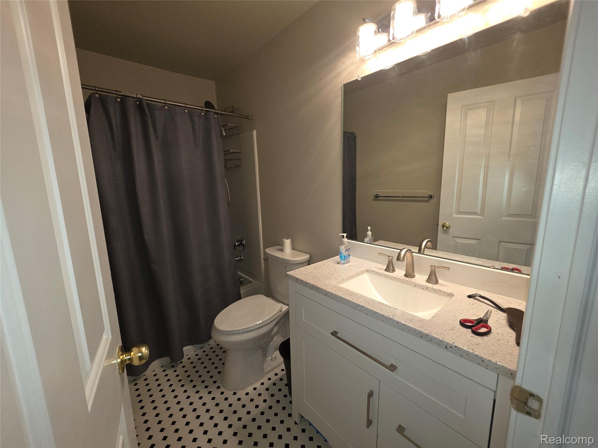 4065 Radcliff Drive Property Photo 14