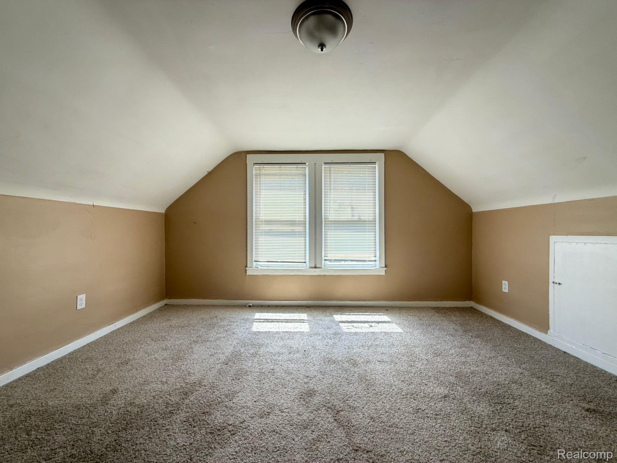 9628 Petoskey Avenue Property Photo 11