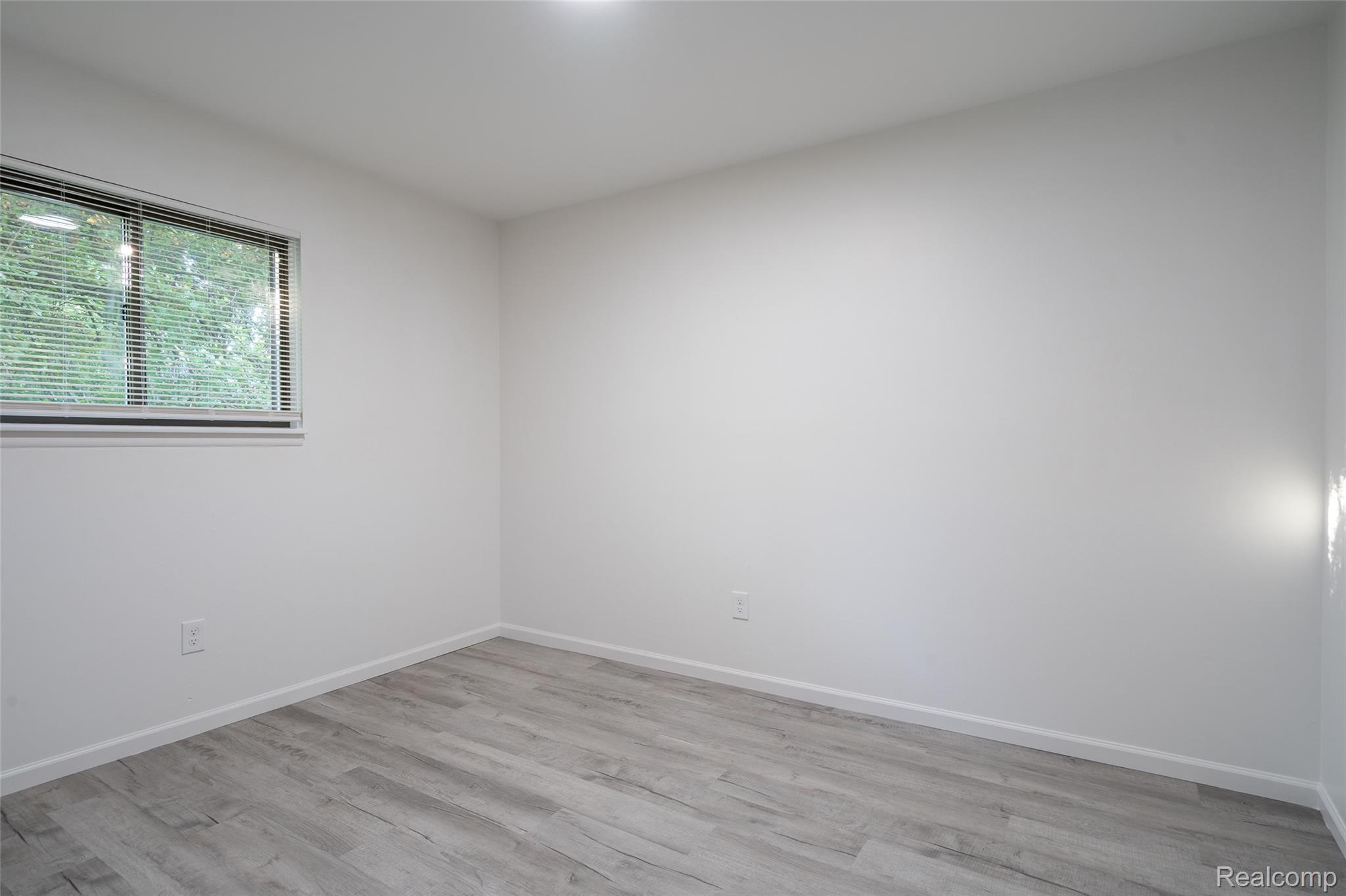 8095 Syracuse Street Property Photo 21