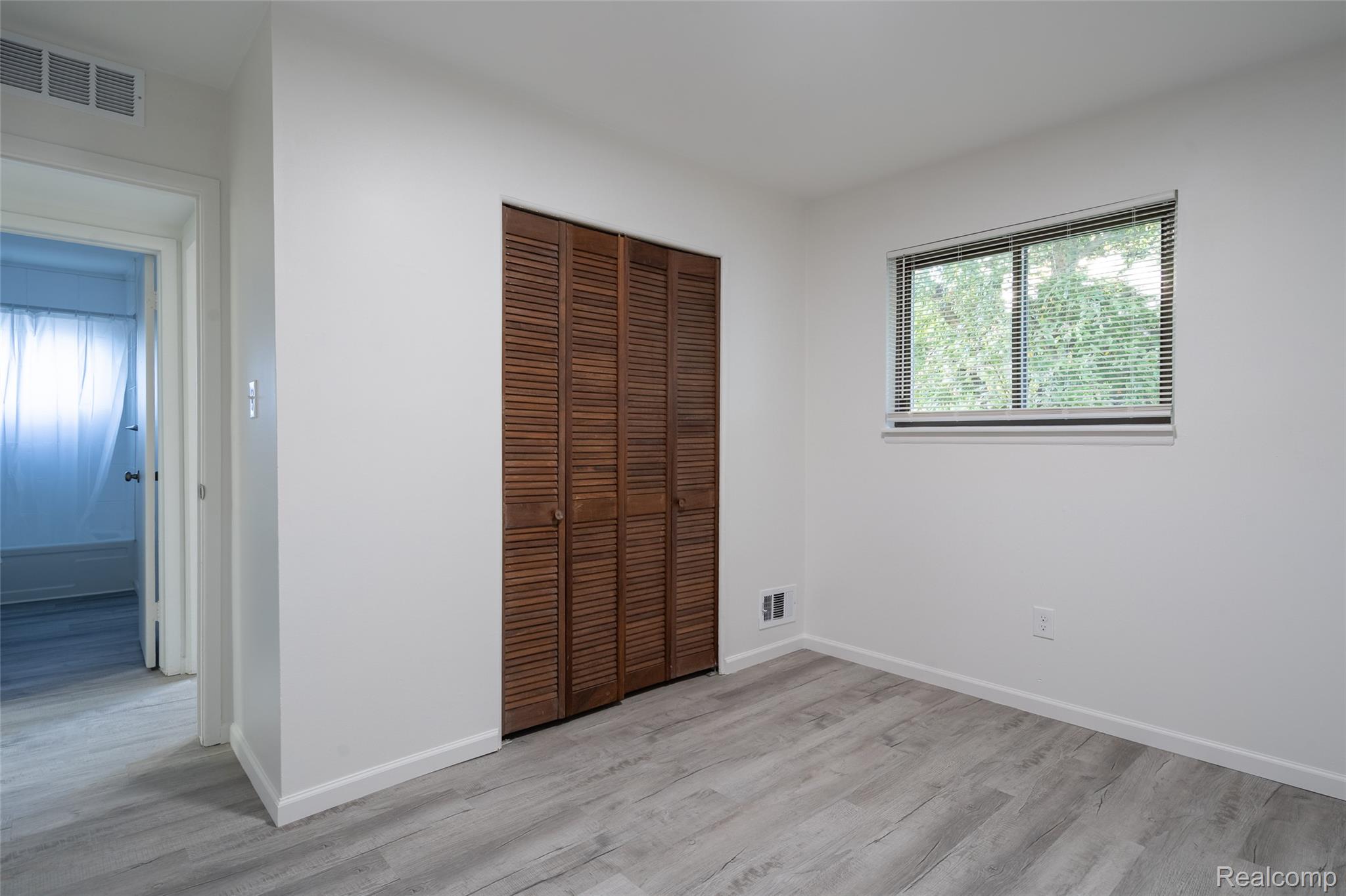 8095 Syracuse Street Property Photo 22
