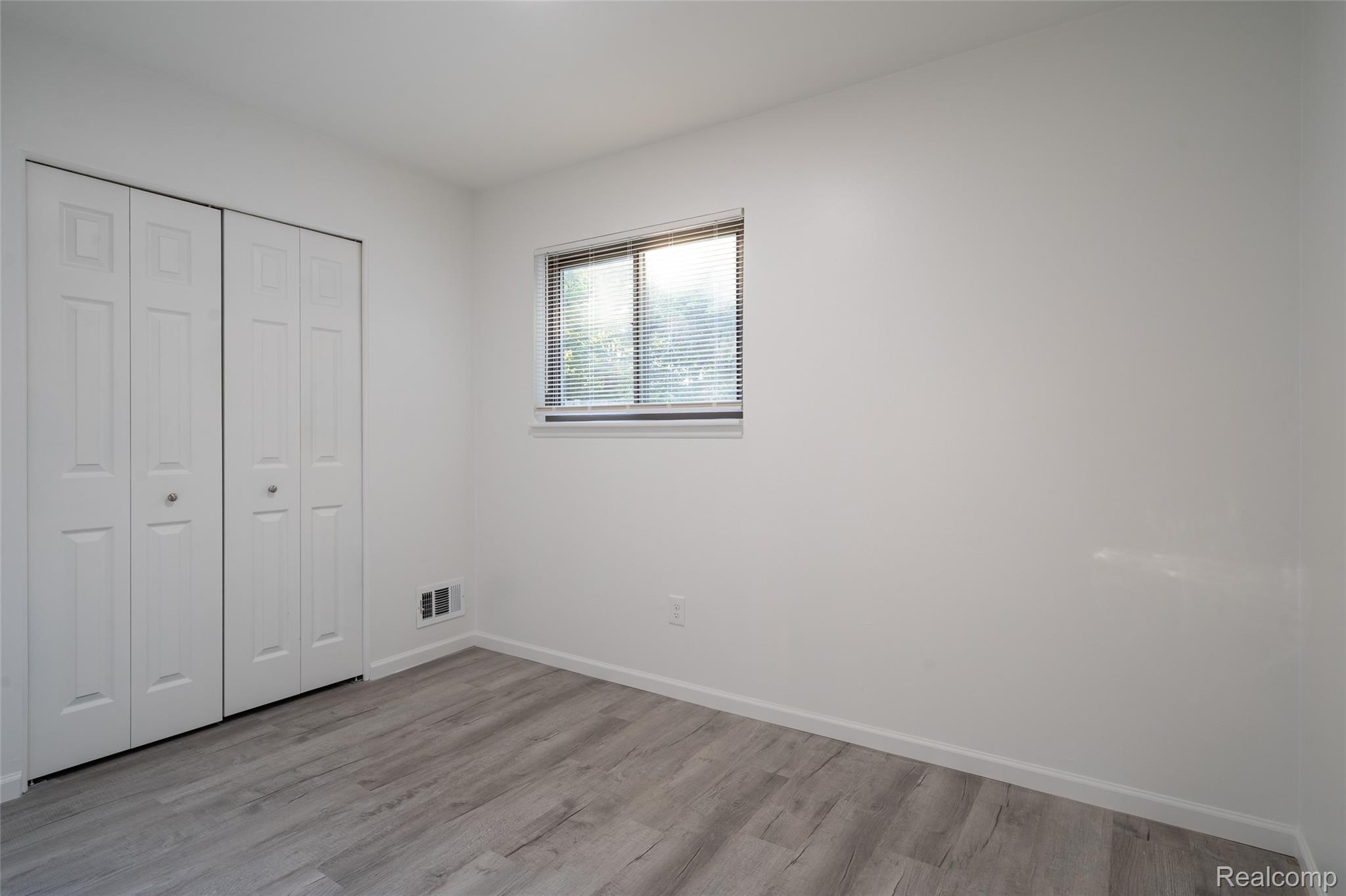 8095 Syracuse Street Property Photo 23