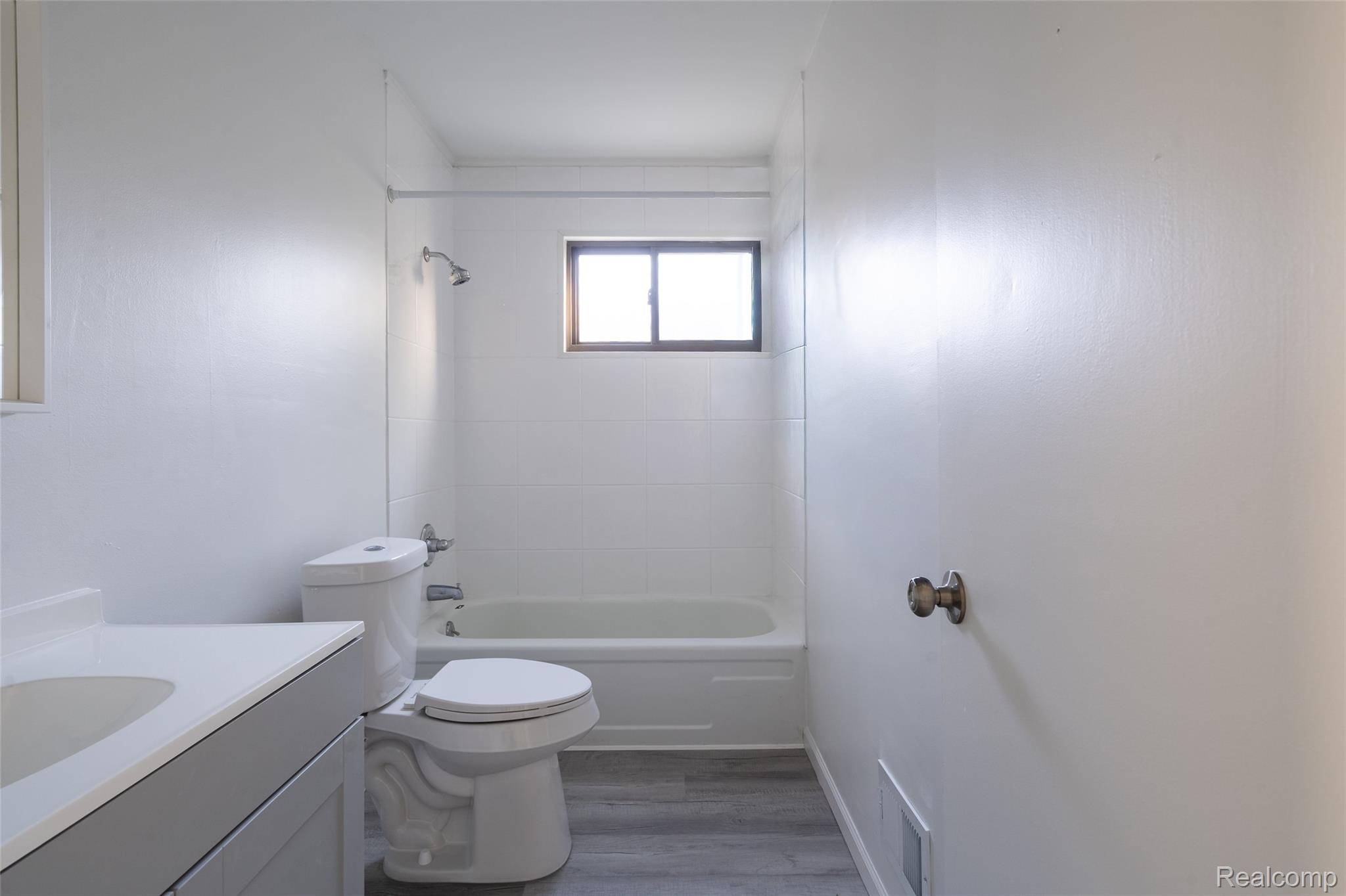 8095 Syracuse Street Property Photo 26