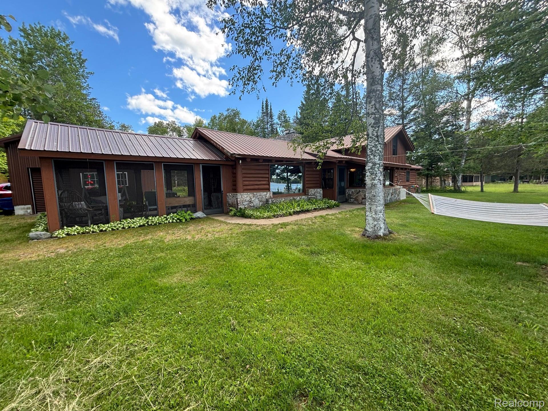 32494 W Betcher Drive Property Photo 1