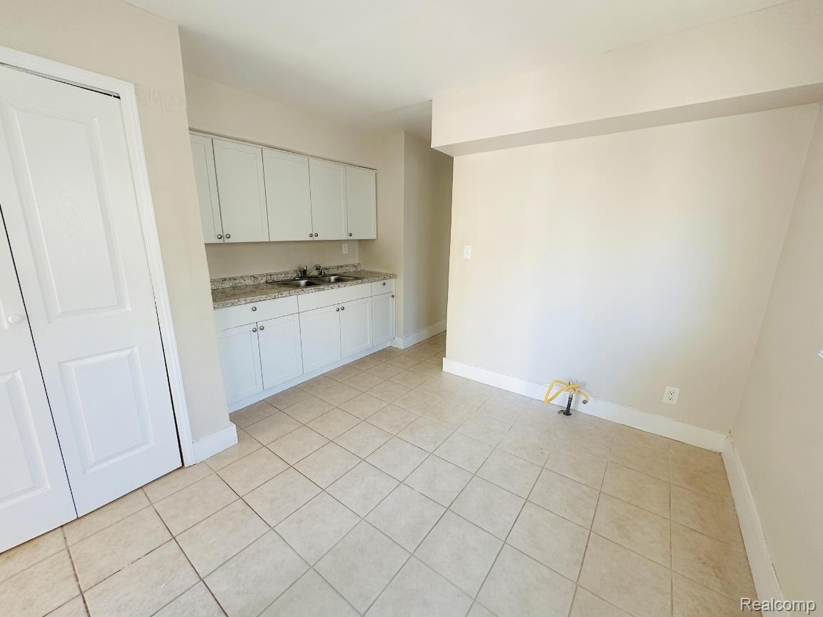 18043 Syracuse Street Property Photo 4