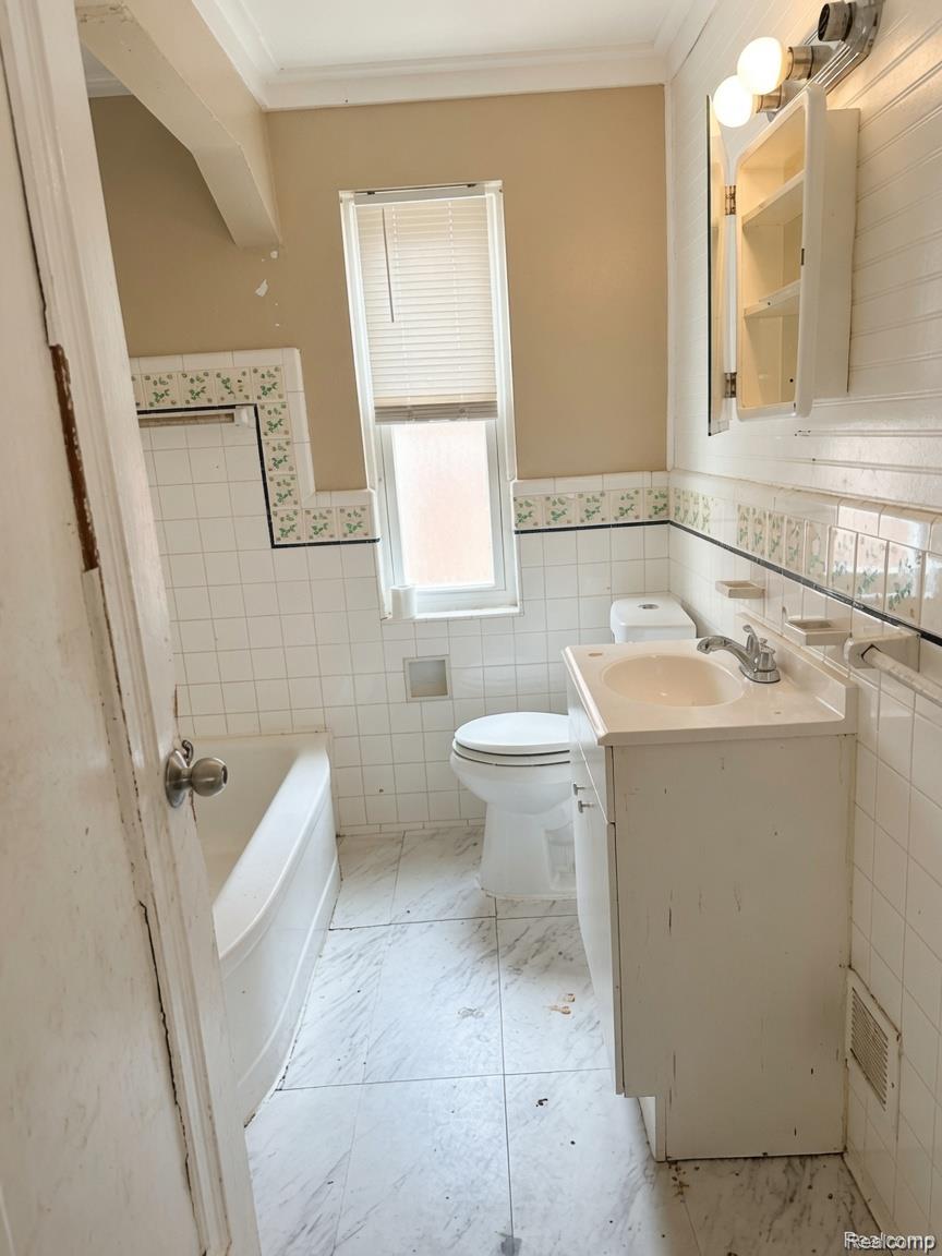 18043 Syracuse Street Property Photo 9