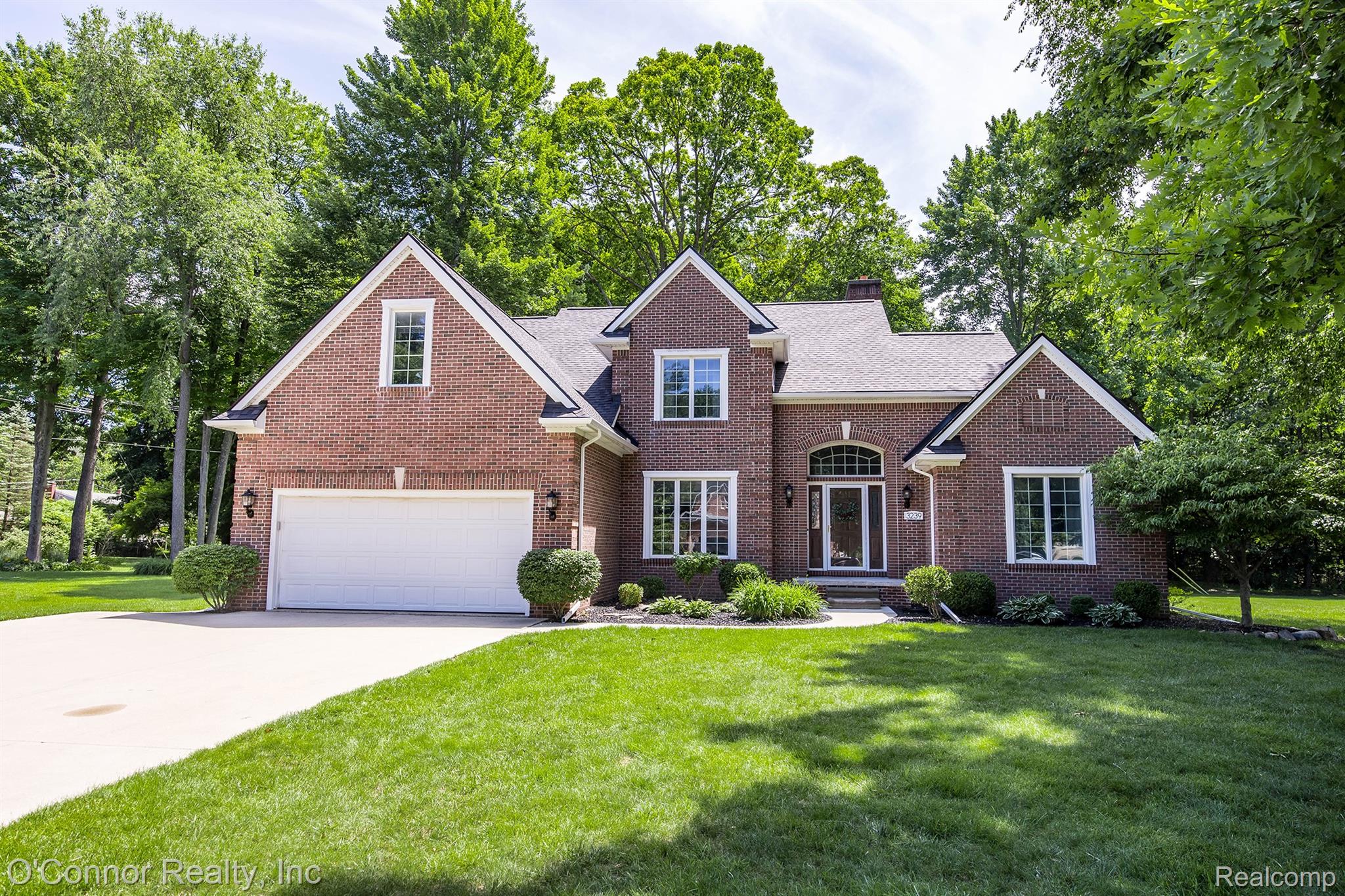 3239 Turnberry Property Photo 1