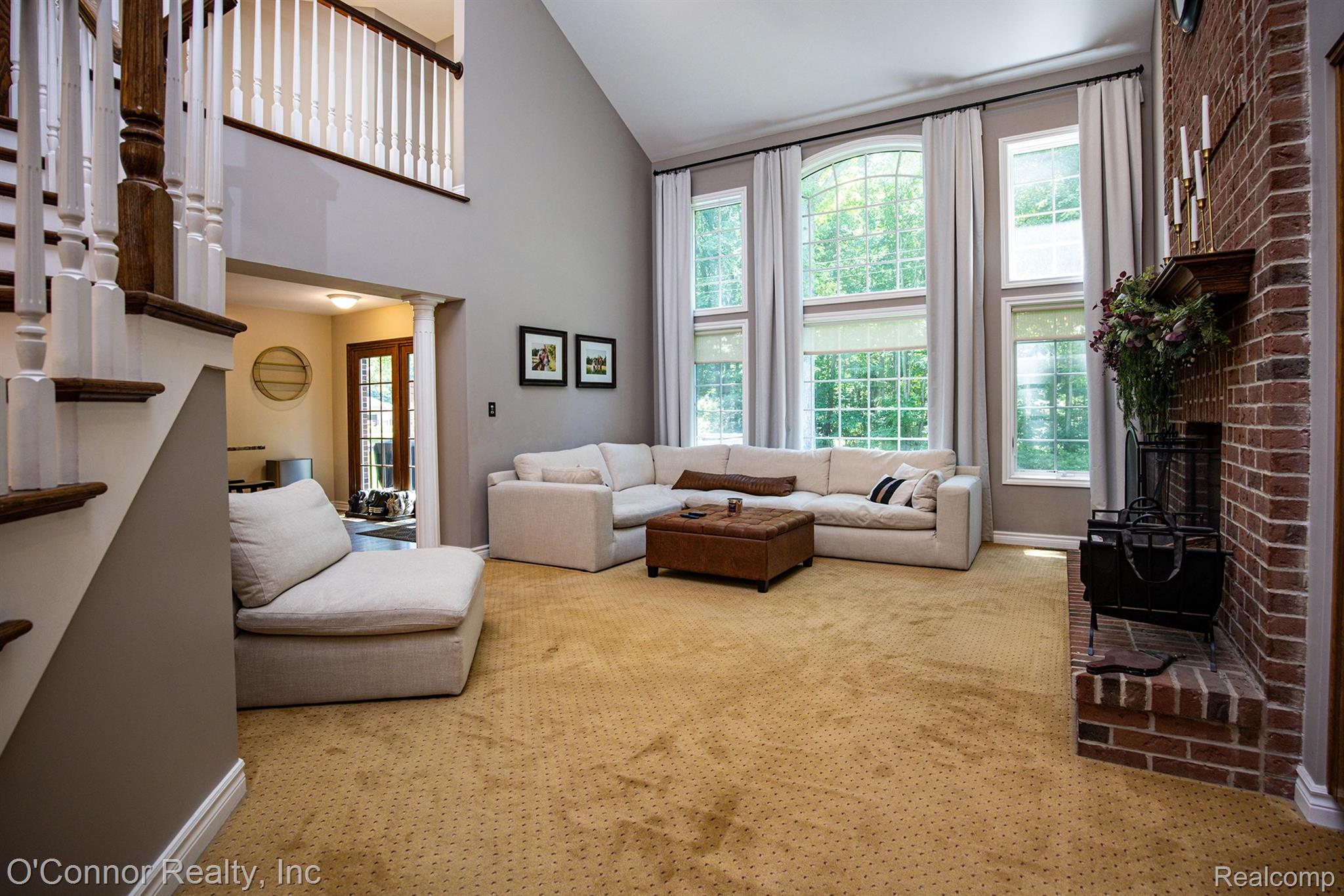 3239 Turnberry Property Photo 6