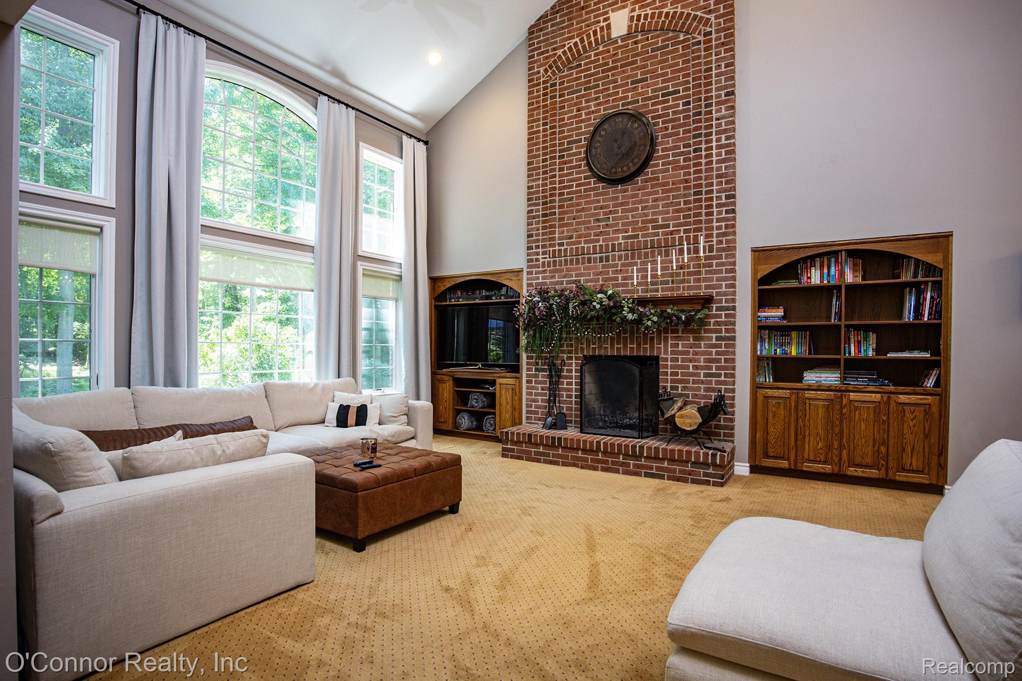 3239 Turnberry Property Photo 7