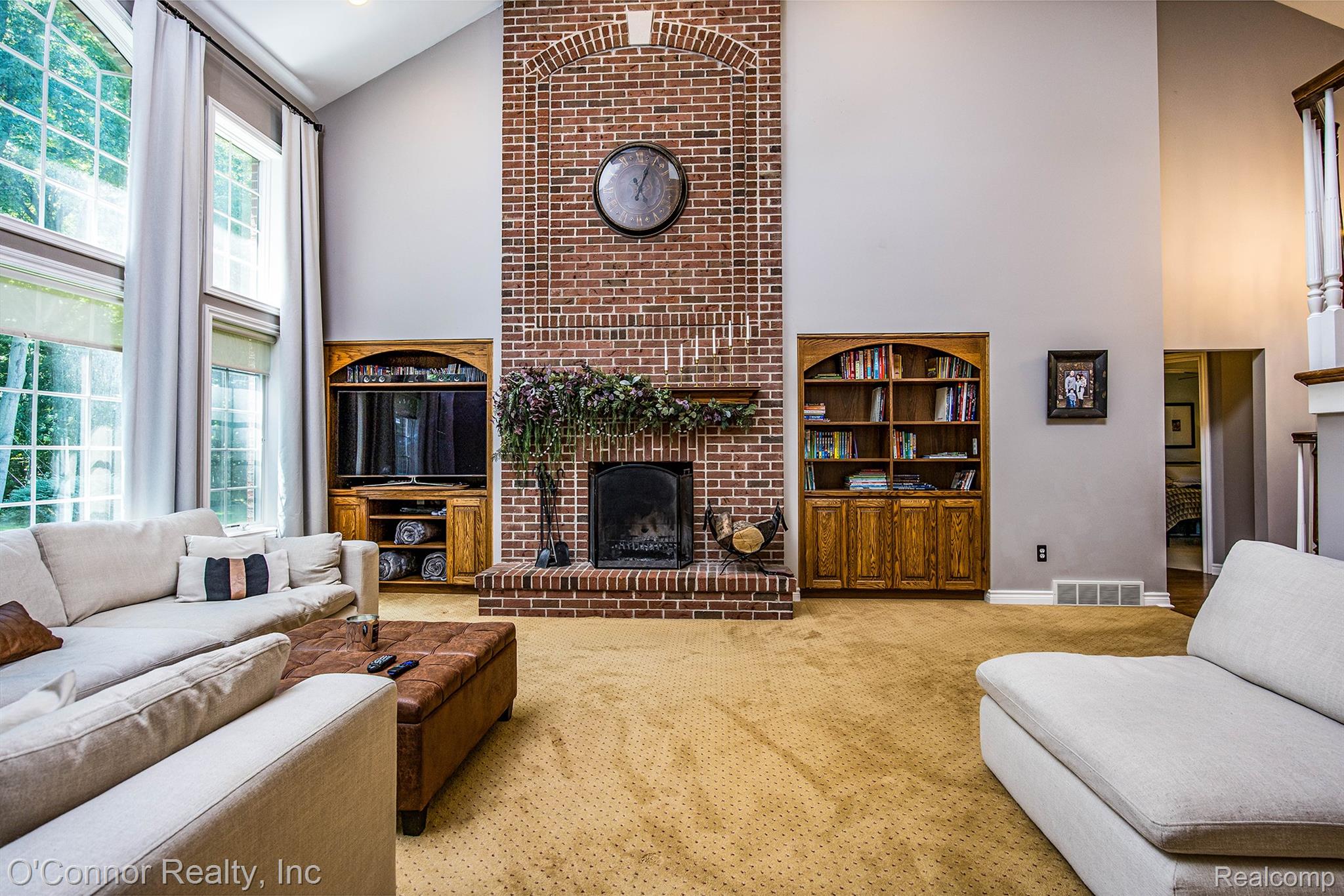 3239 Turnberry Property Photo 8