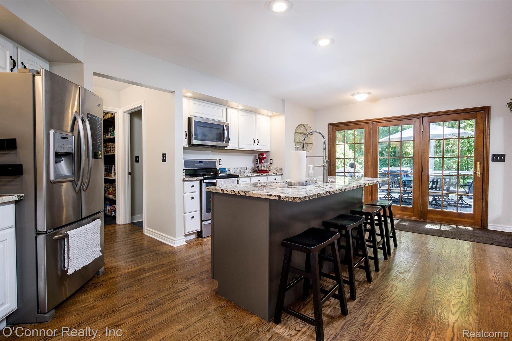 3239 Turnberry Property Photo 11