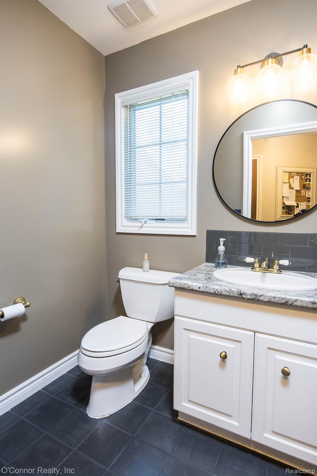 3239 Turnberry Property Photo 13
