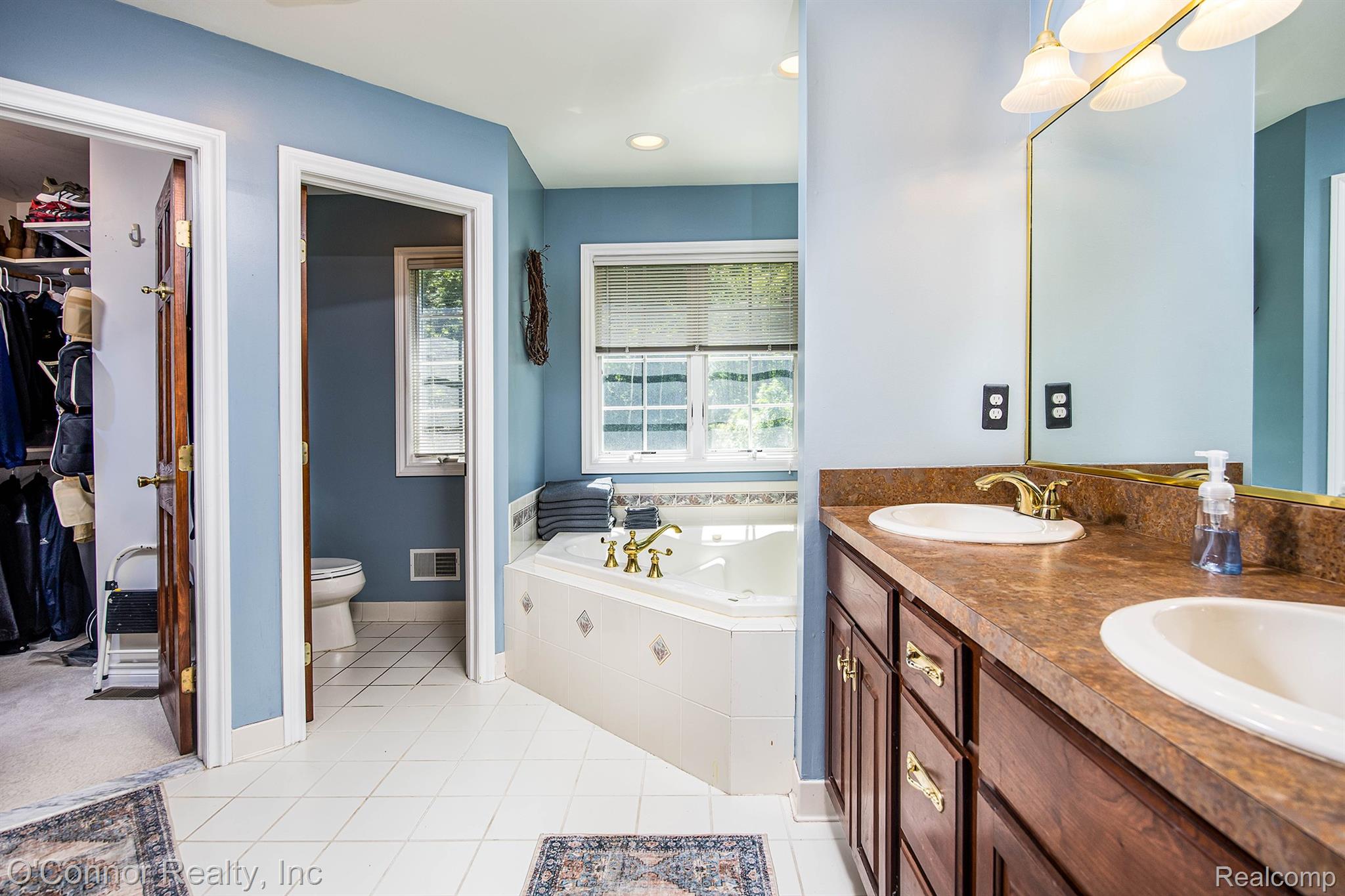 3239 Turnberry Property Photo 20