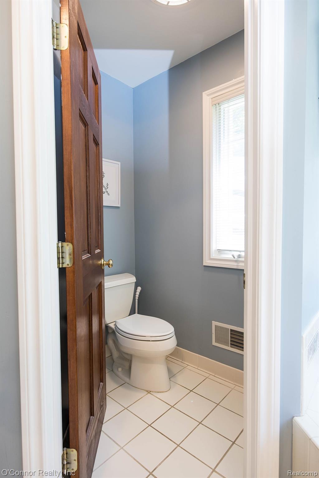 3239 Turnberry Property Photo 21