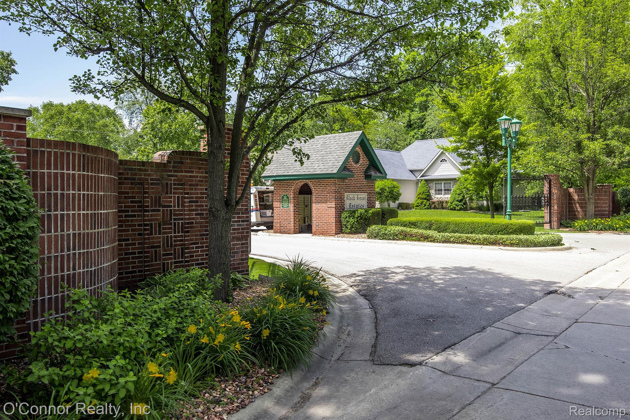 3239 Turnberry Property Photo 39