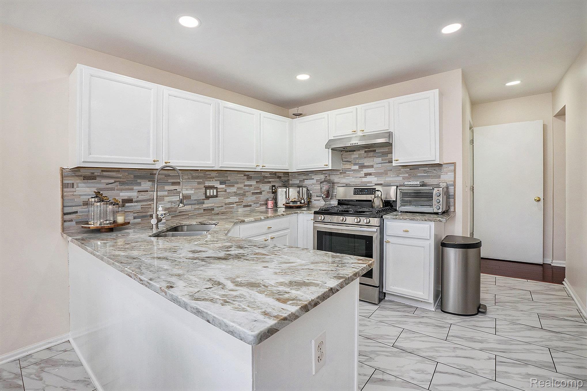 5477 Victory Circle Property Photo 13