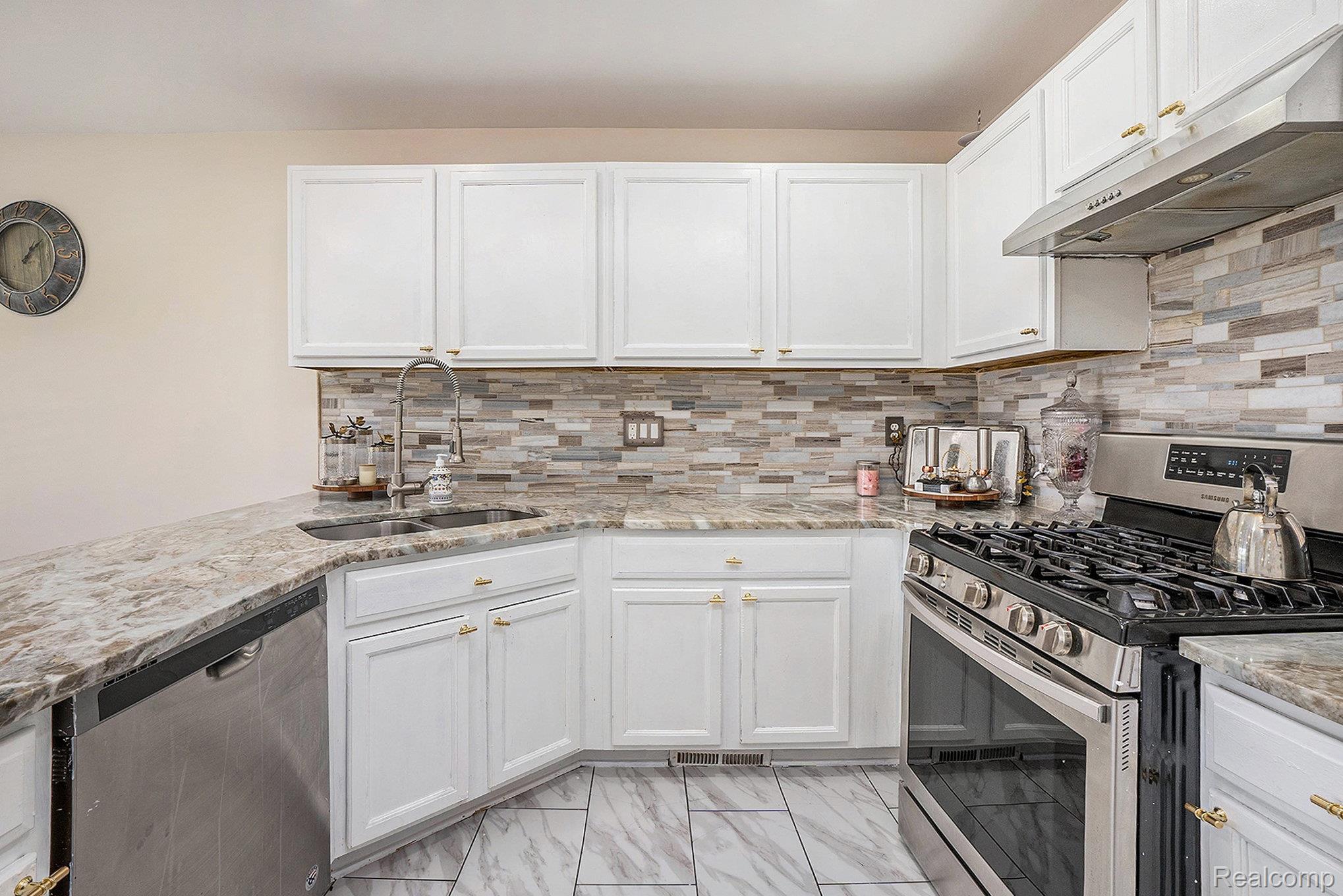 5477 Victory Circle Property Photo 14