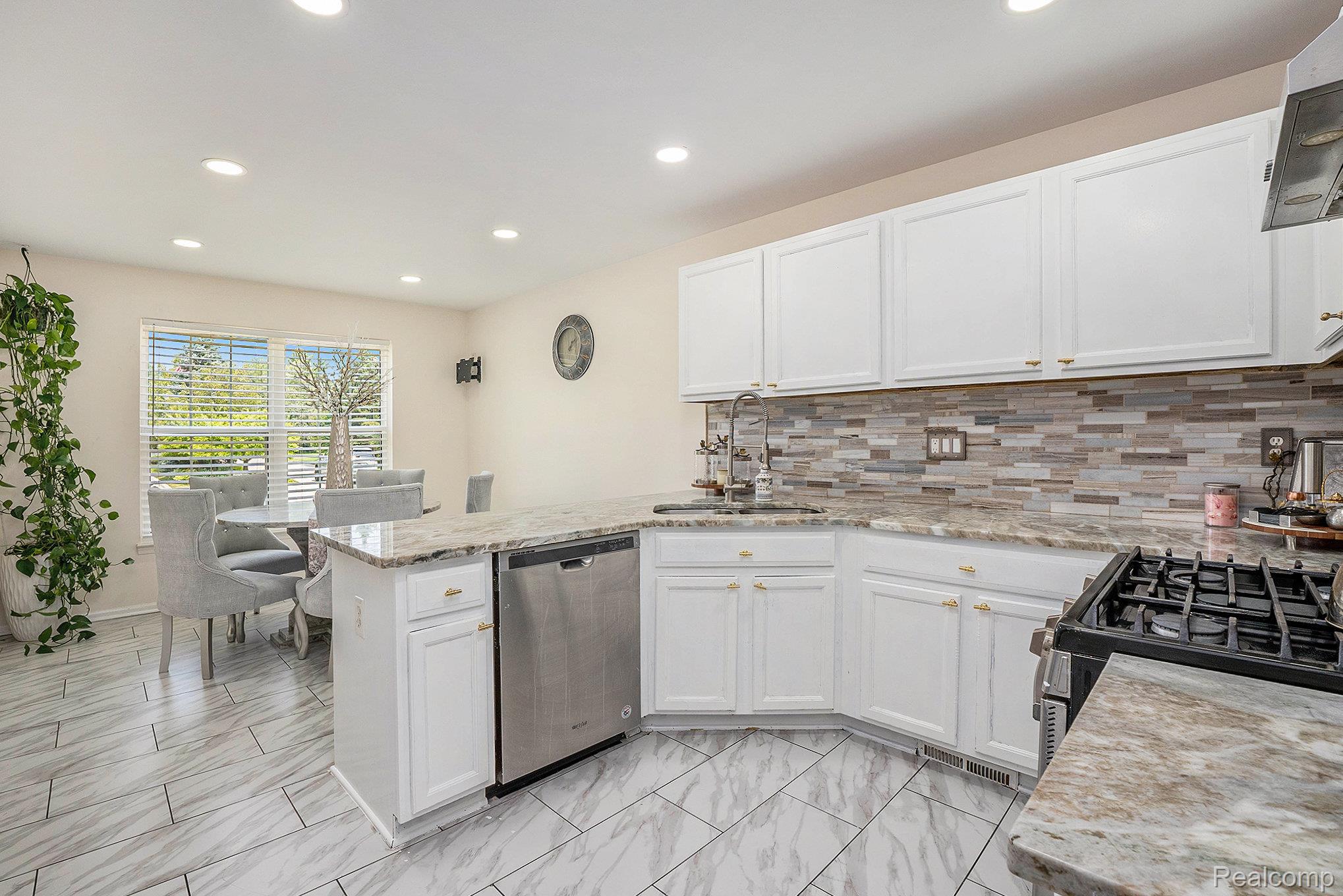 5477 Victory Circle Property Photo 15