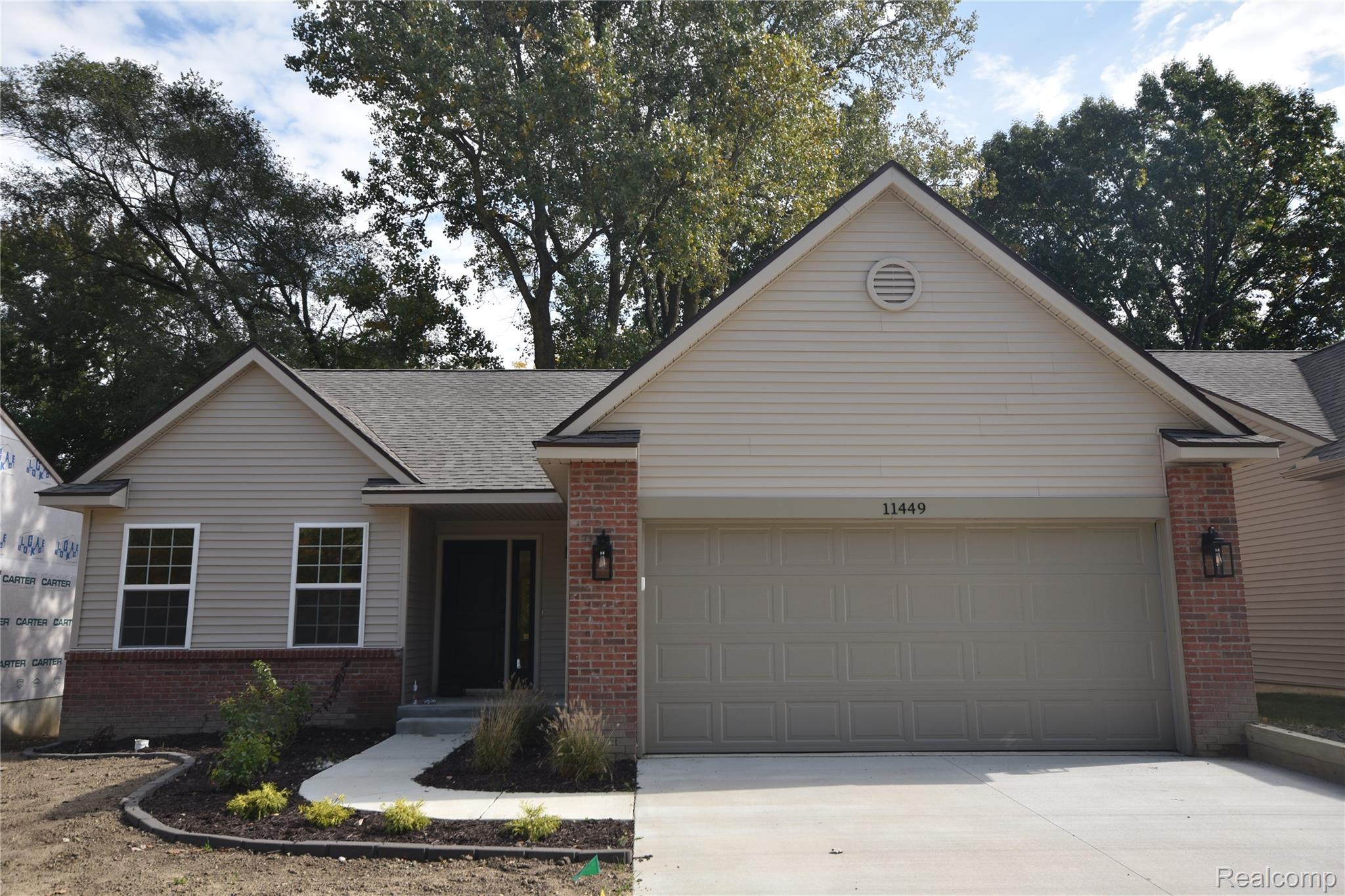 11469 Hidden Oaks Drive Property Photo 1