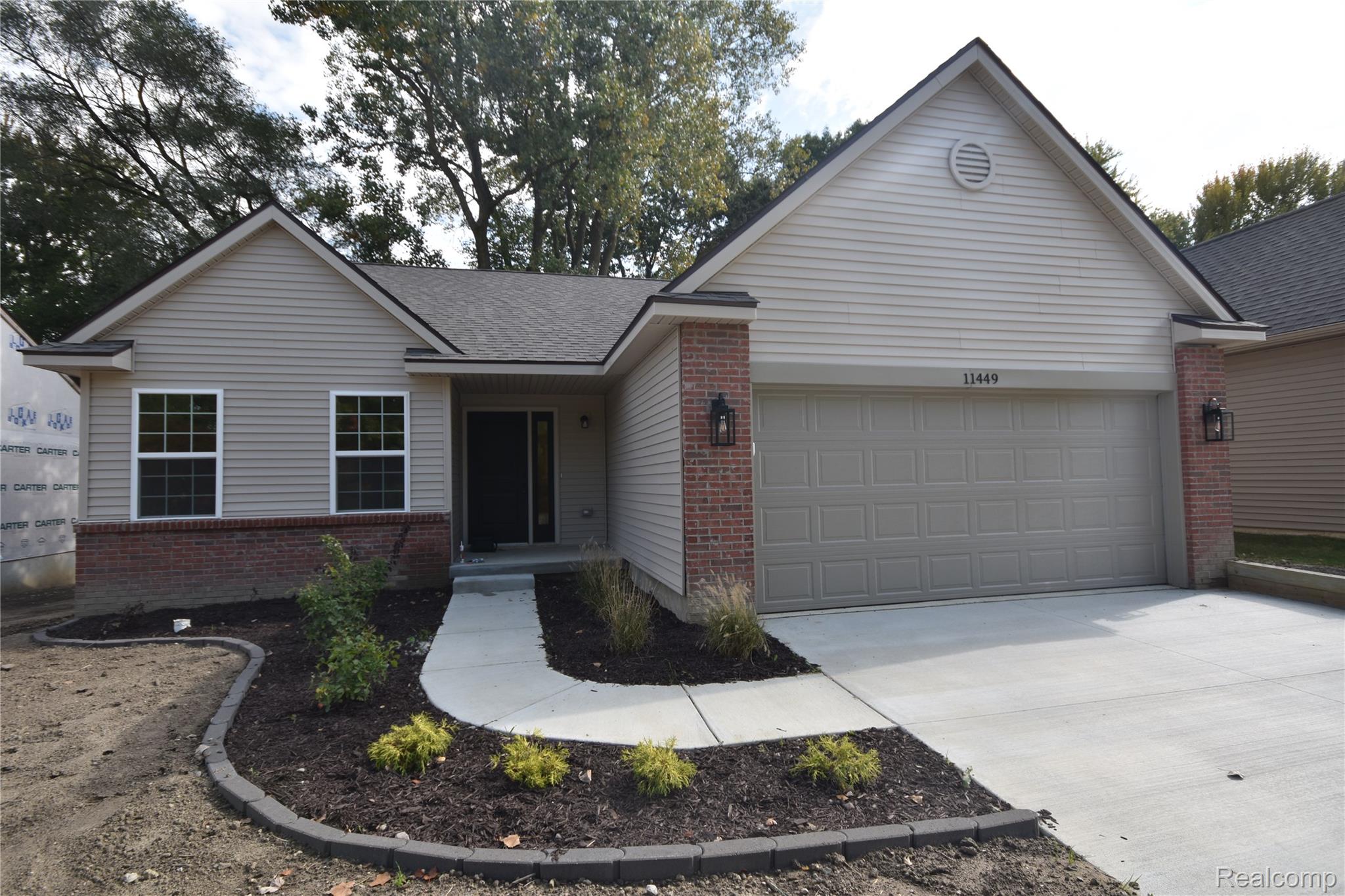 11469 Hidden Oaks Drive Property Photo 2