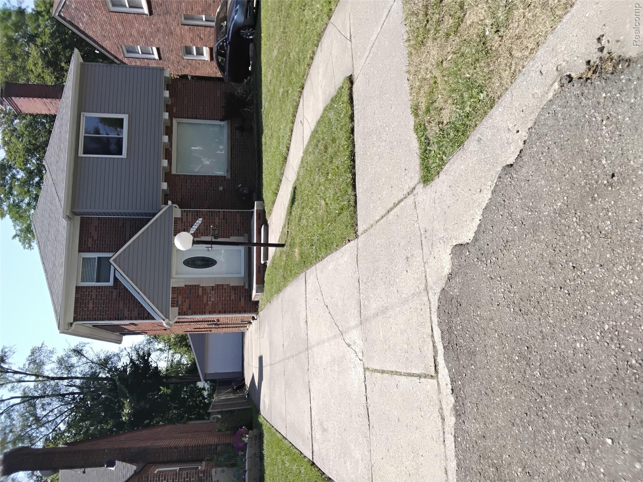 17367 Huntington Road Property Photo 1
