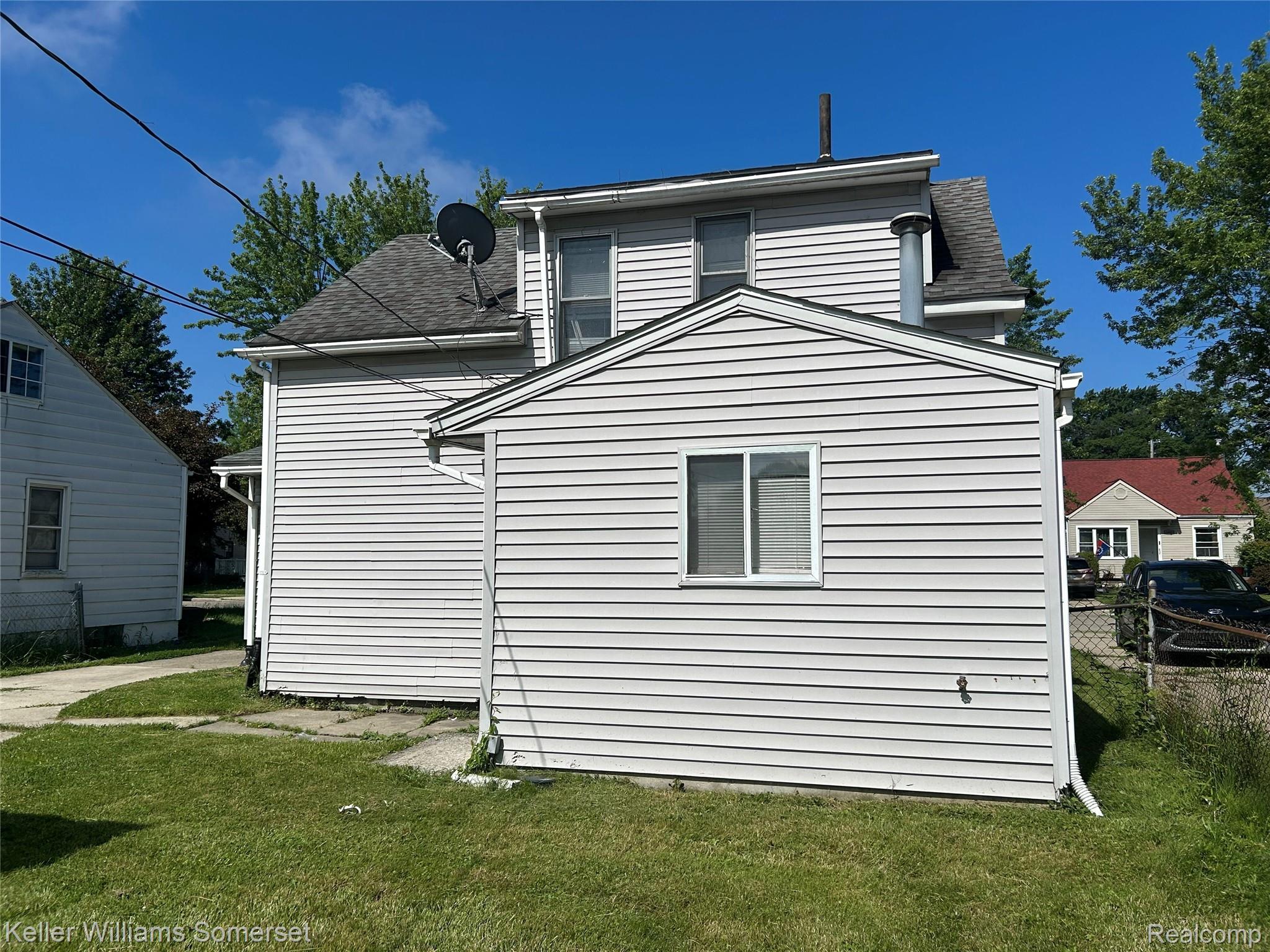 23076 Melrose Avenue Property Photo 7