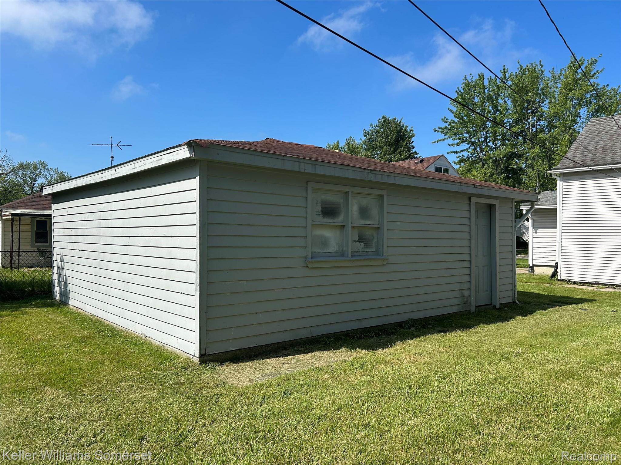23076 Melrose Avenue Property Photo 10