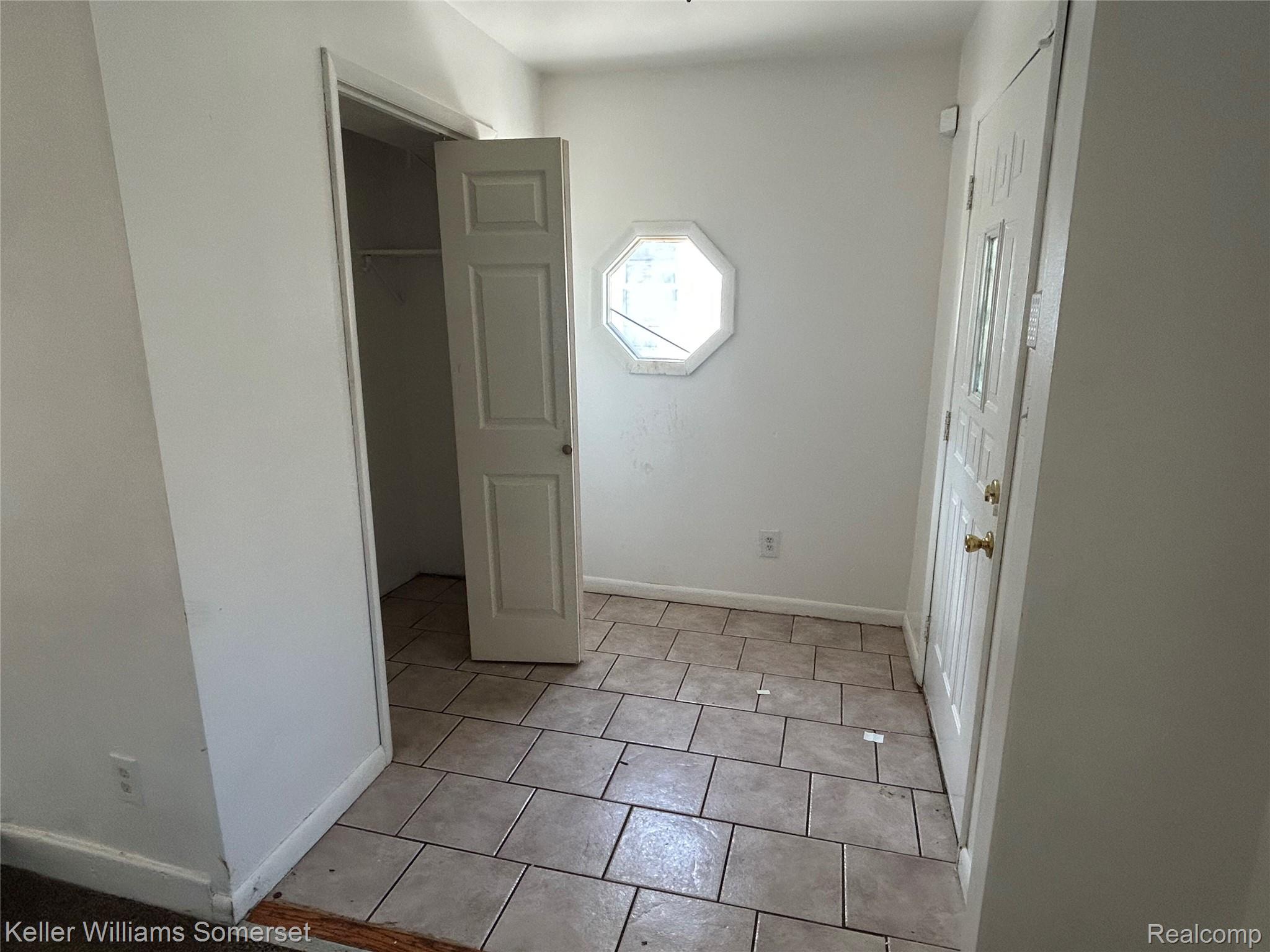 23076 Melrose Avenue Property Photo 12