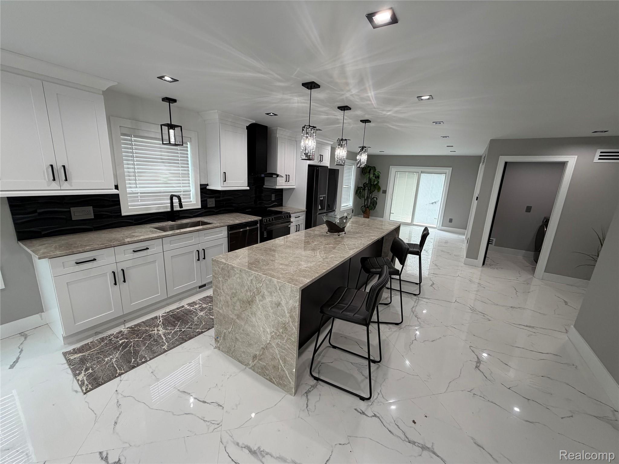561 E Walled Lake Drive Property Photo 3