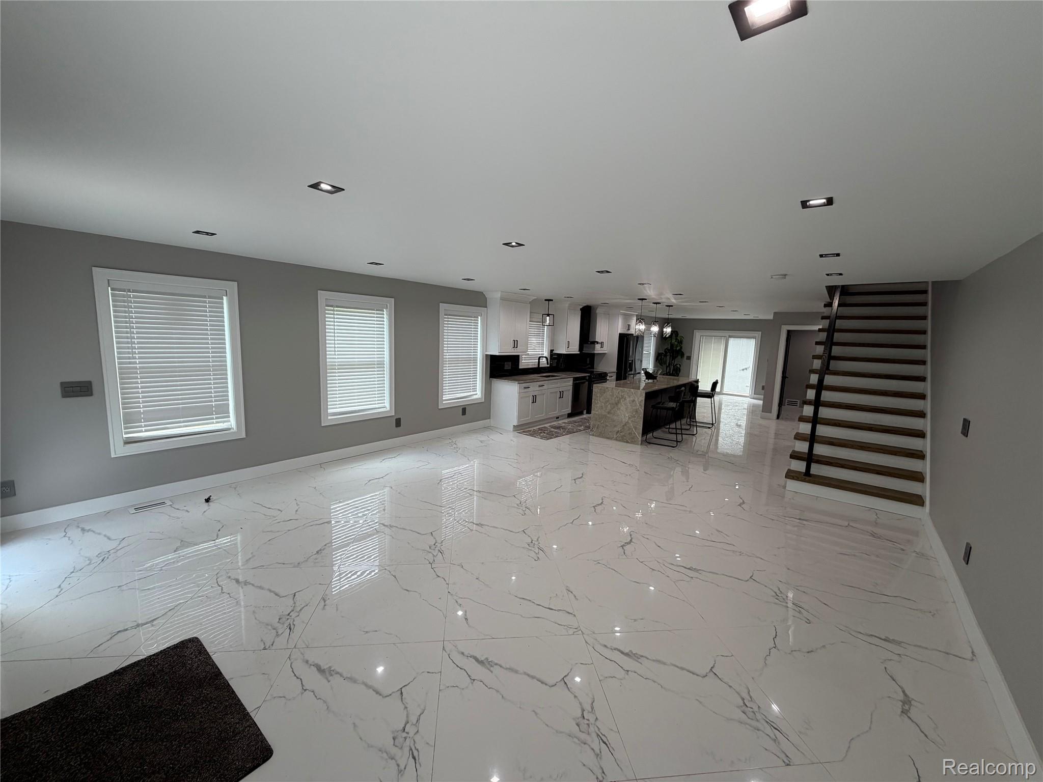 561 E Walled Lake Drive Property Photo 7
