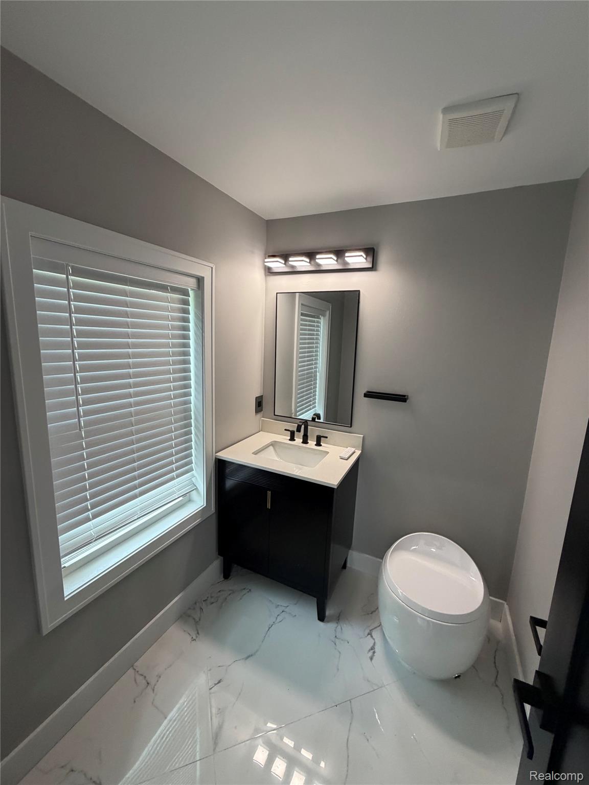561 E Walled Lake Drive Property Photo 10