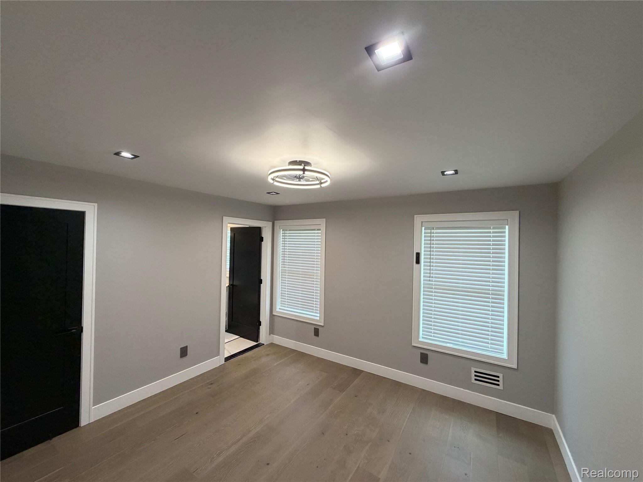 561 E Walled Lake Drive Property Photo 16