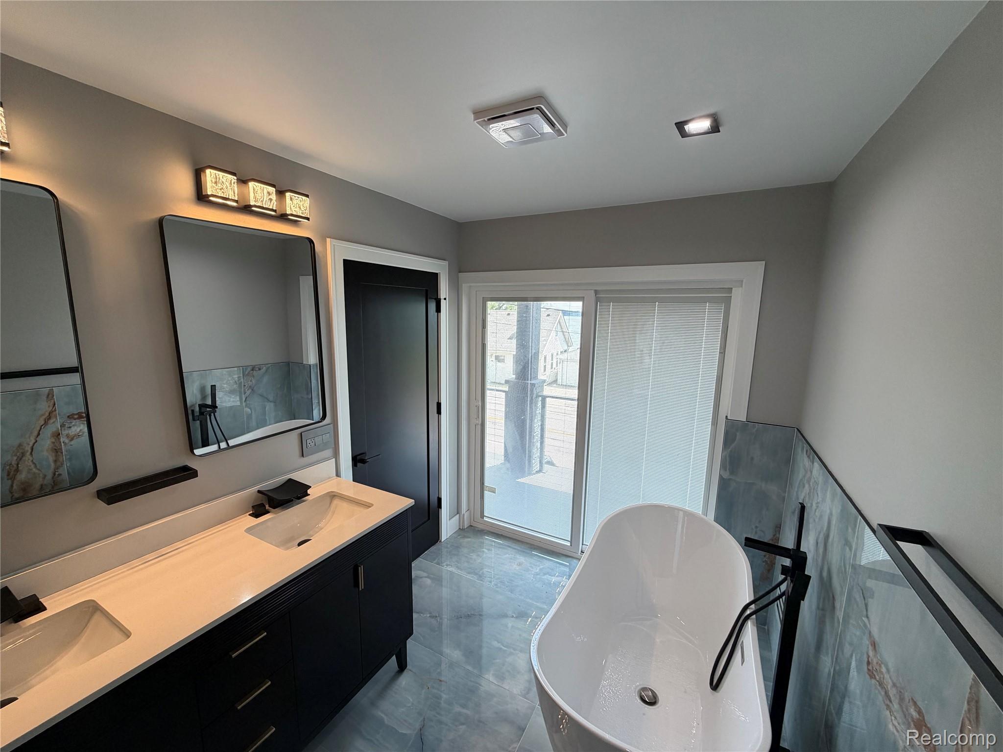 561 E Walled Lake Drive Property Photo 17