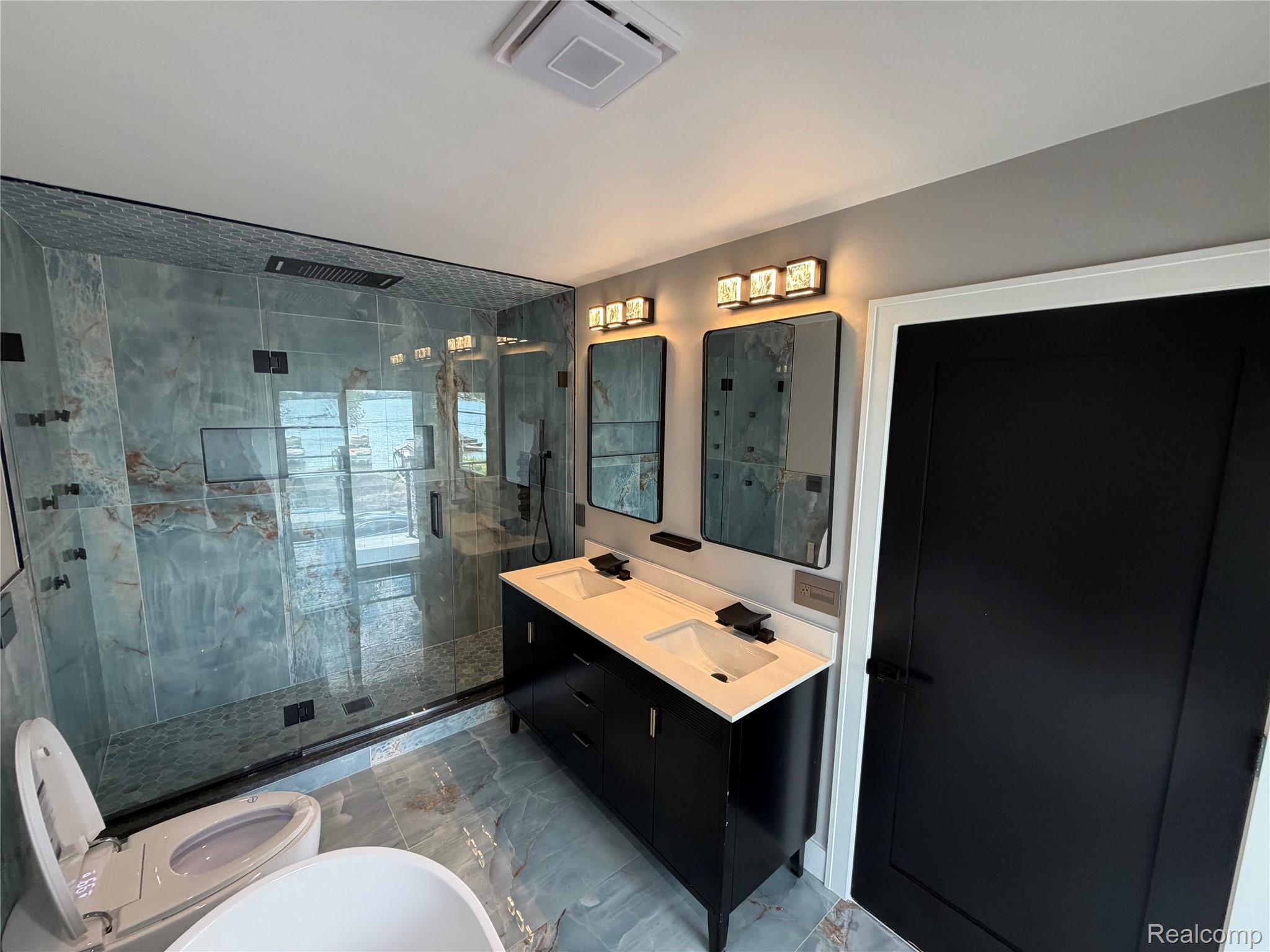 561 E Walled Lake Drive Property Photo 20