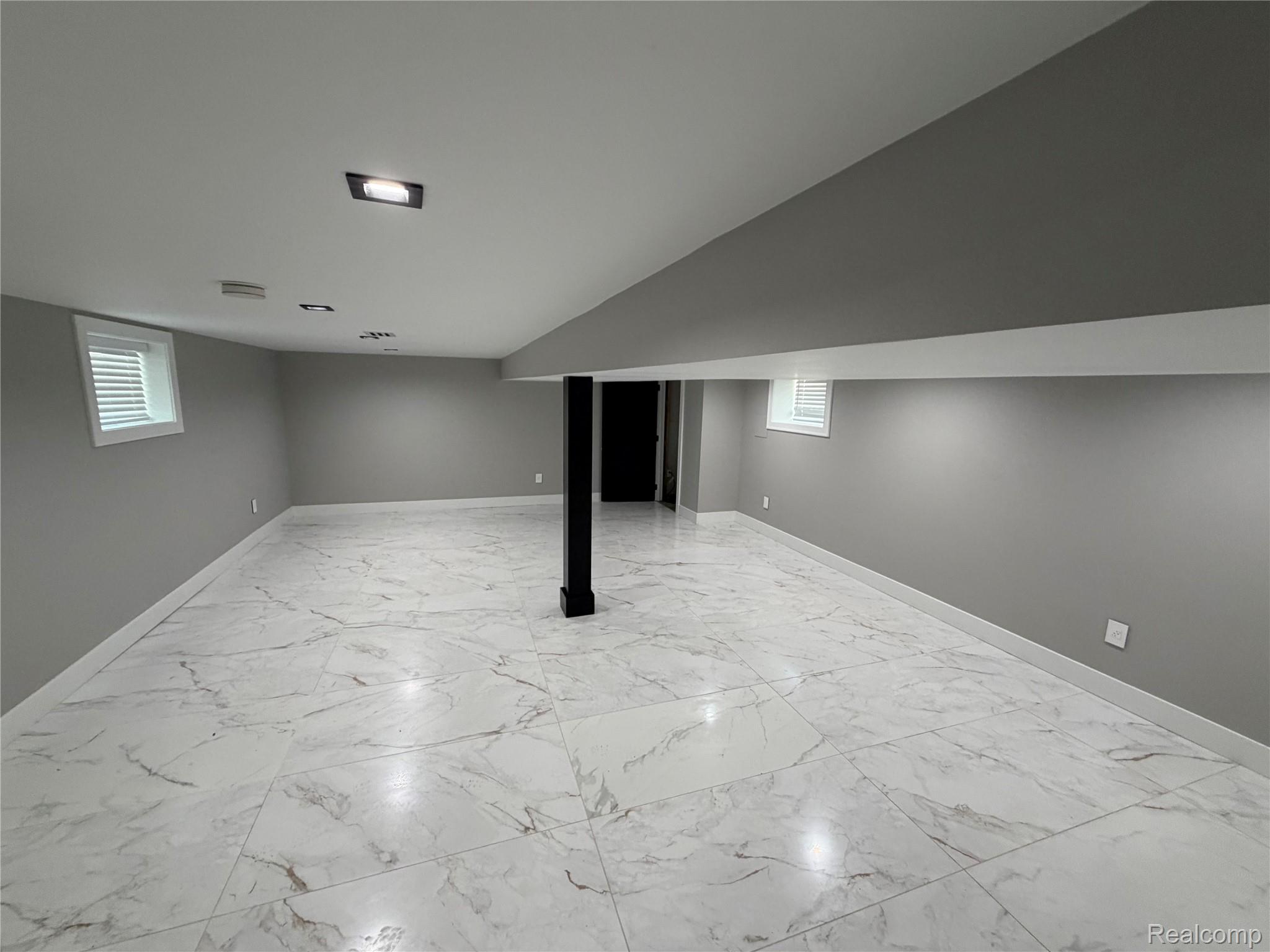 561 E Walled Lake Drive Property Photo 26