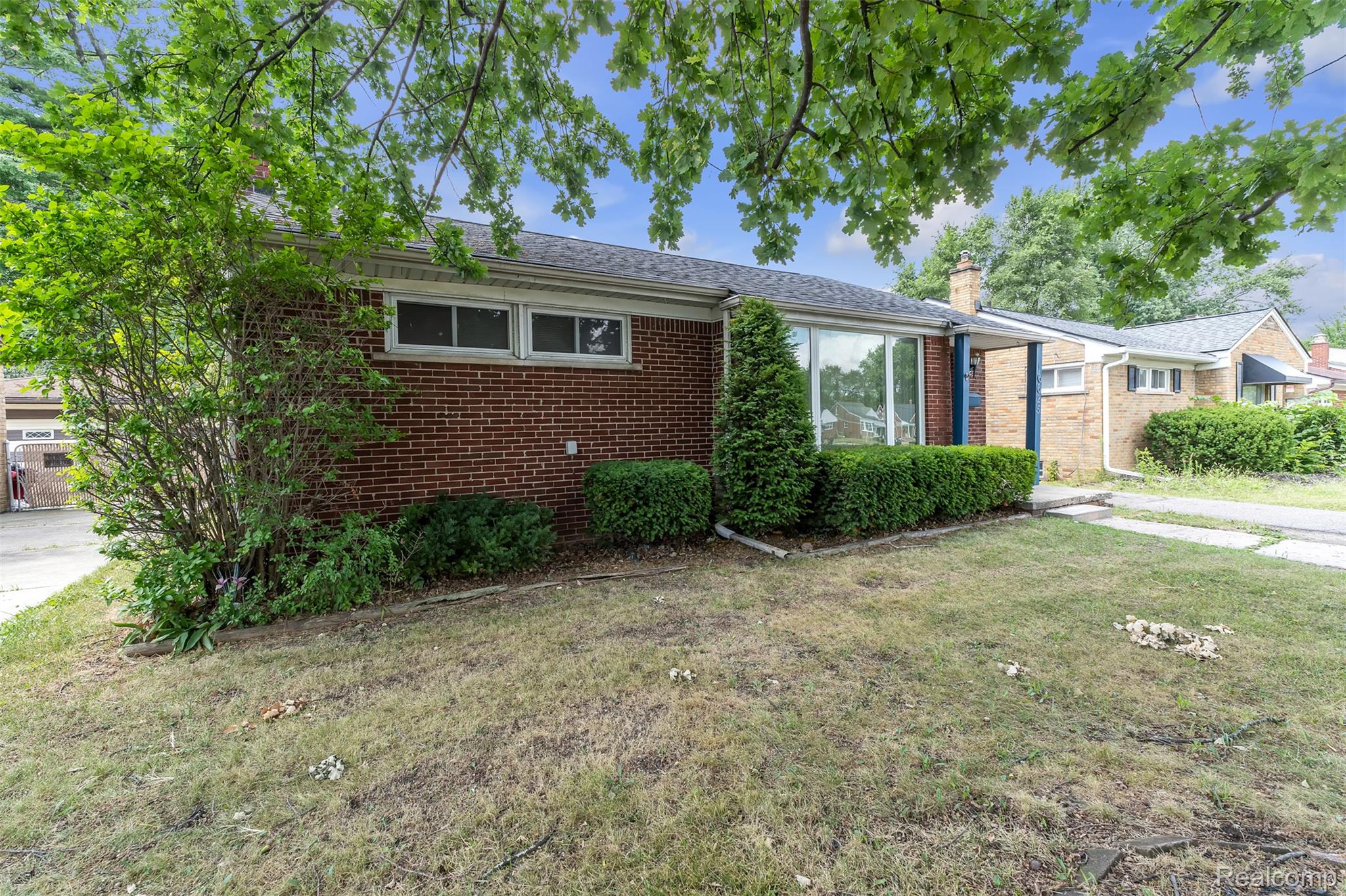 16625 Beech Daly Road Property Photo 3