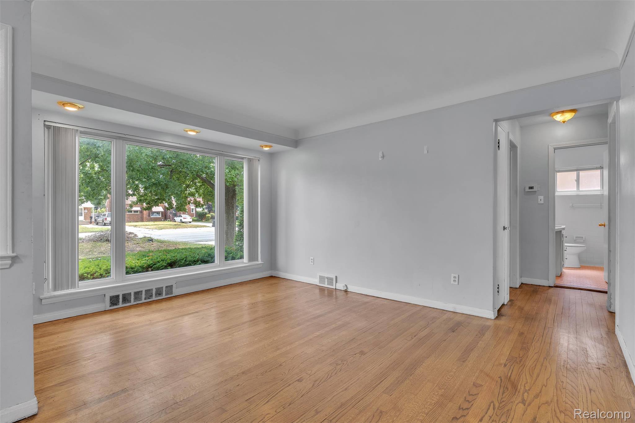 16625 Beech Daly Road Property Photo 6