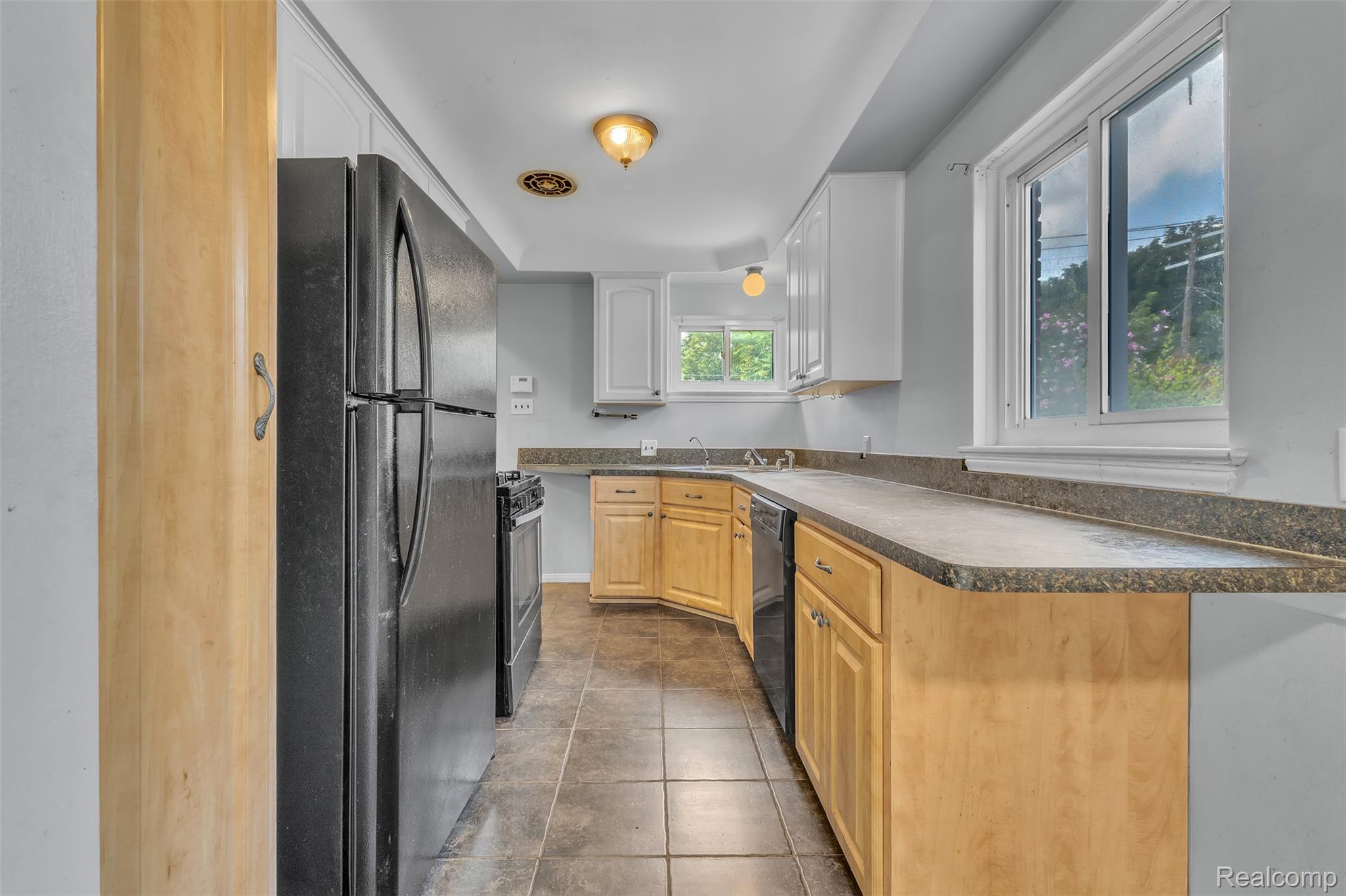 16625 Beech Daly Road Property Photo 11
