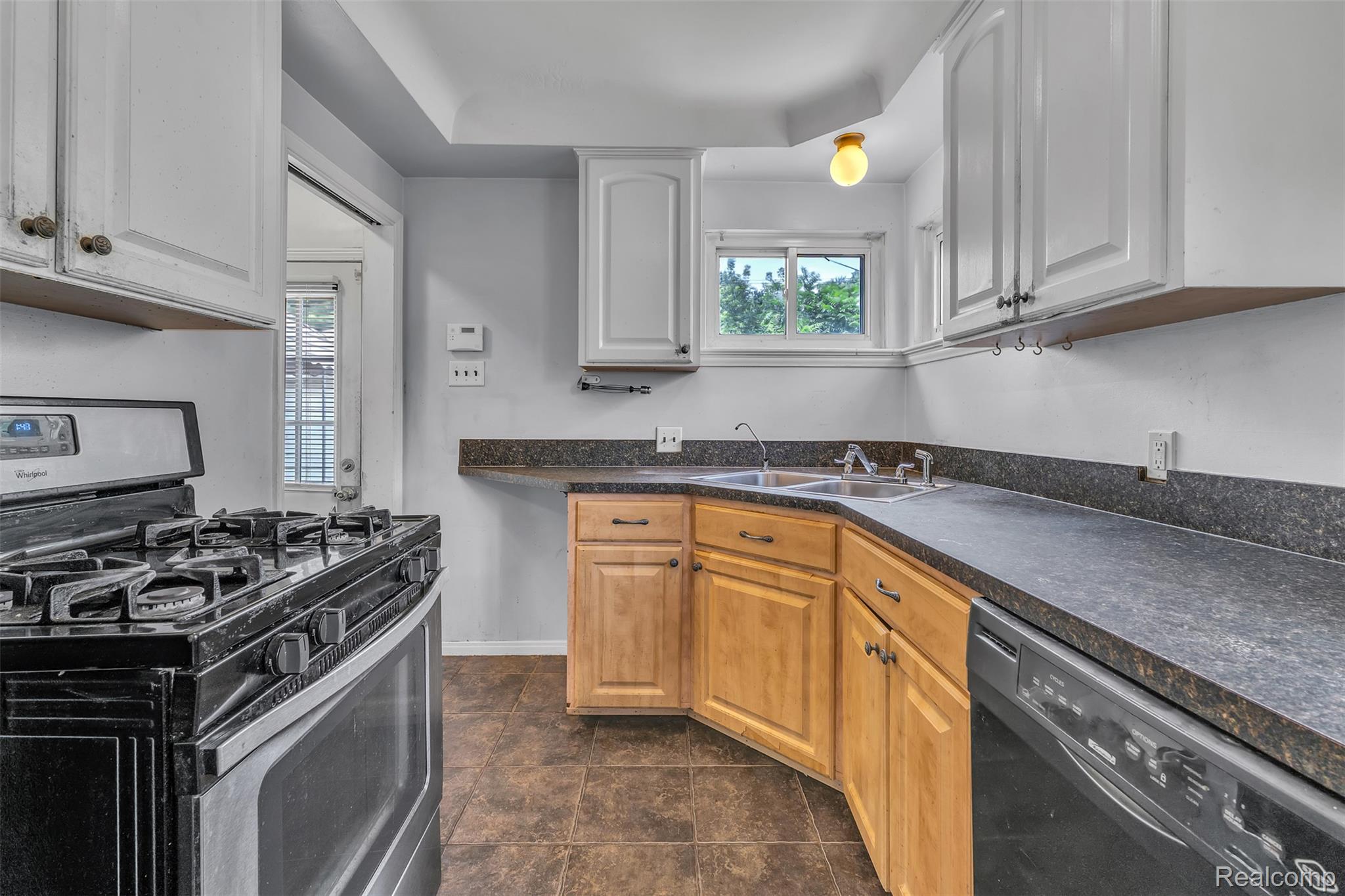 16625 Beech Daly Road Property Photo 13