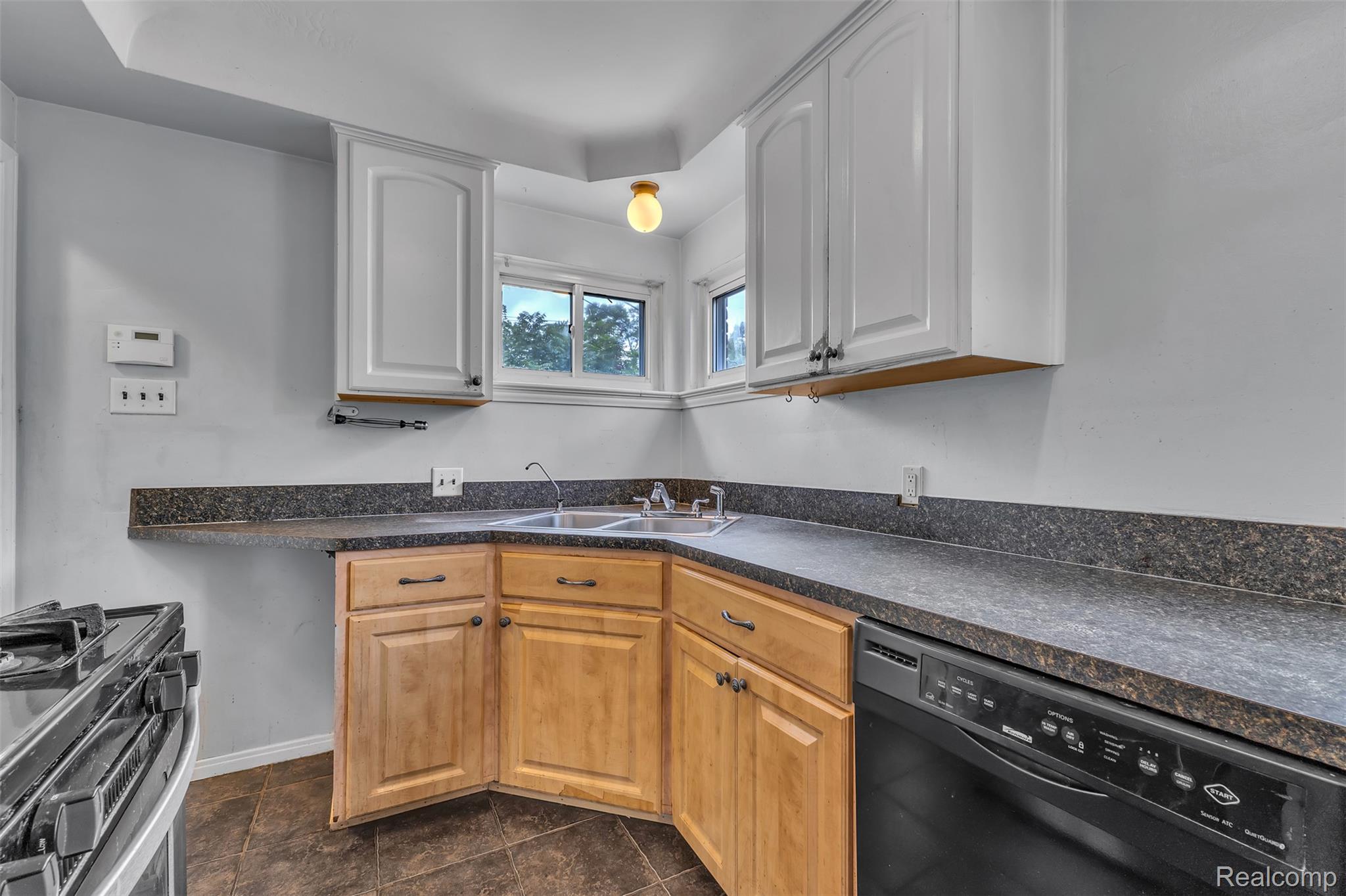 16625 Beech Daly Road Property Photo 14
