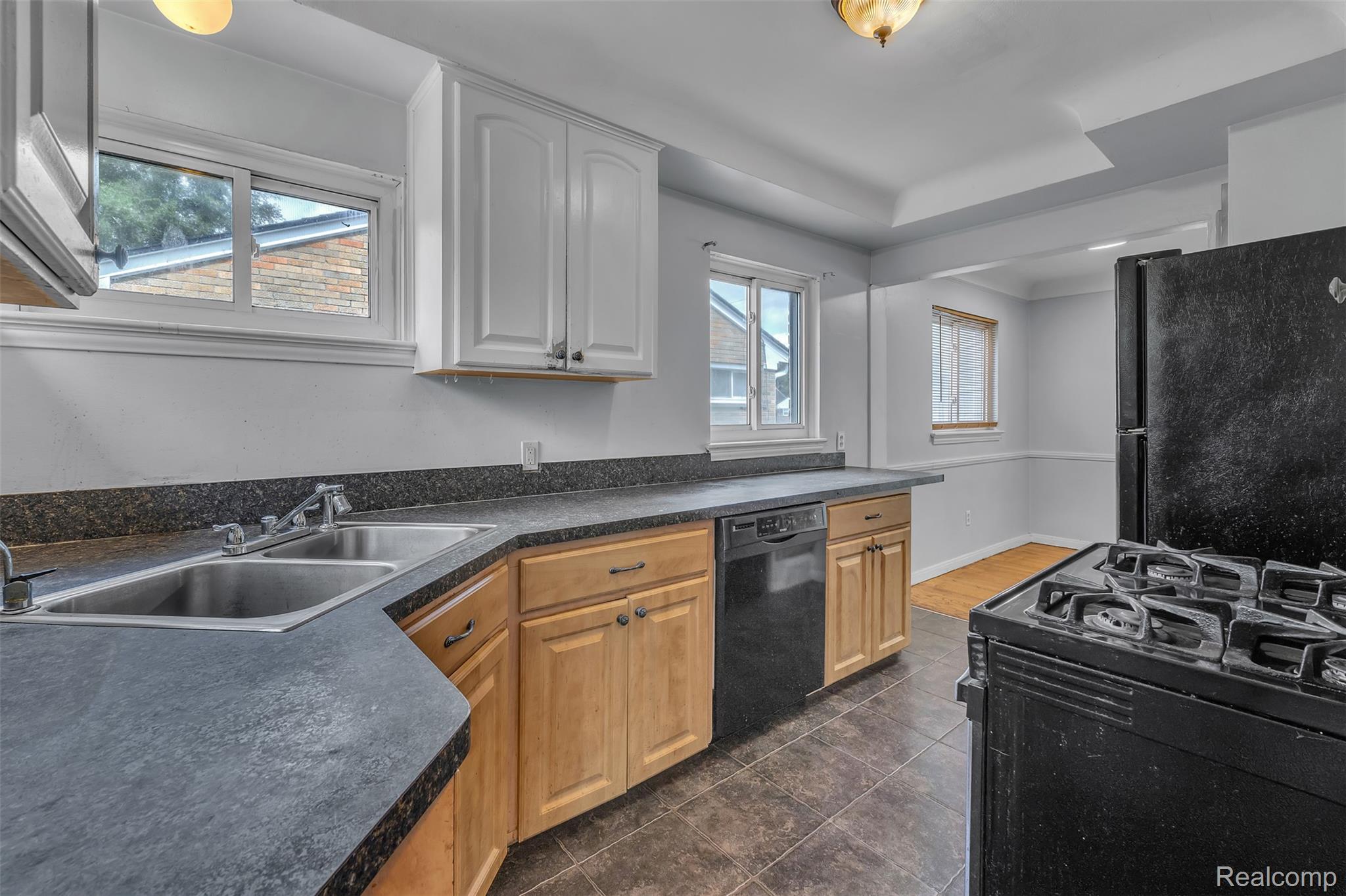 16625 Beech Daly Road Property Photo 15