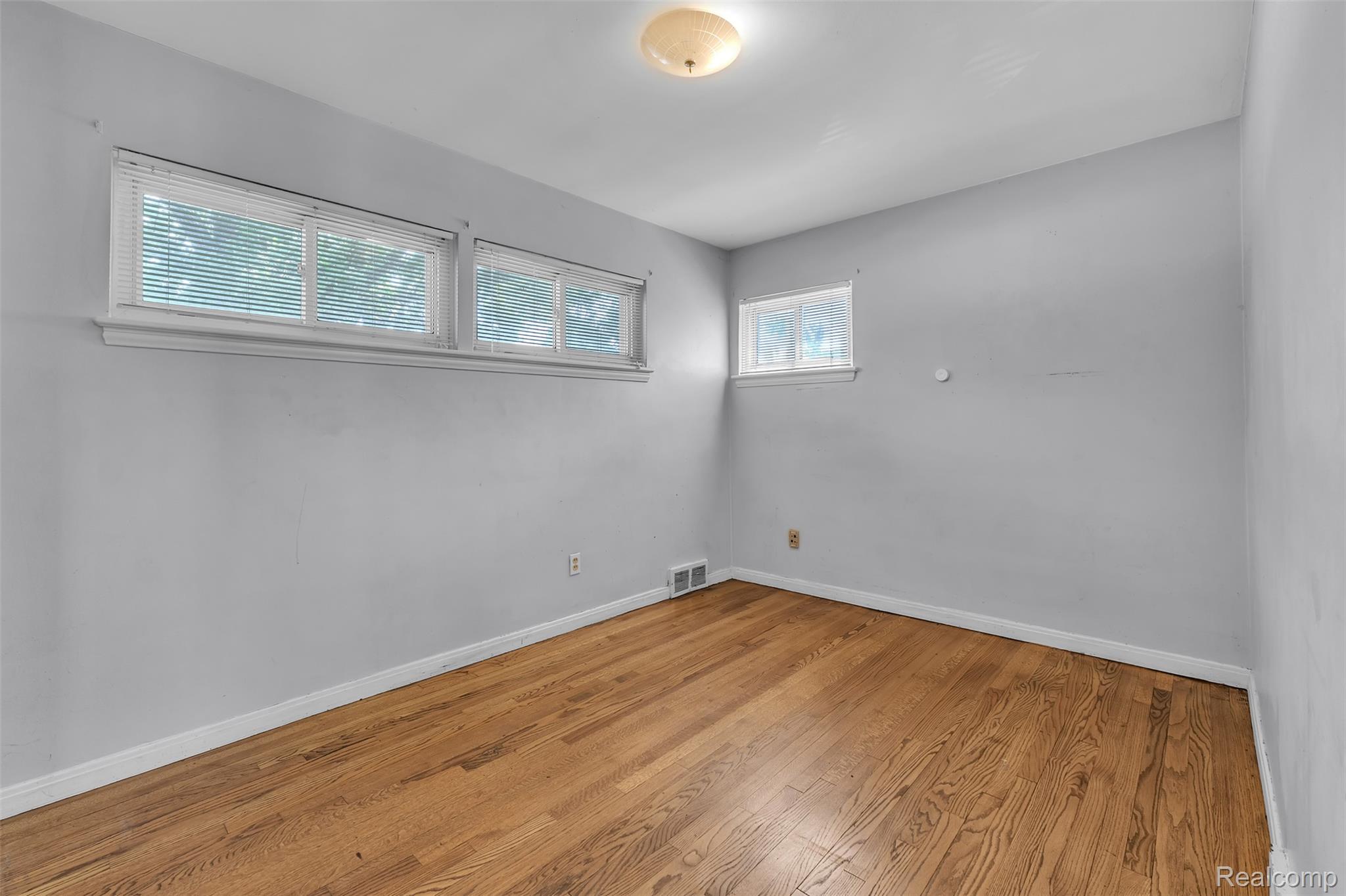 16625 Beech Daly Road Property Photo 16