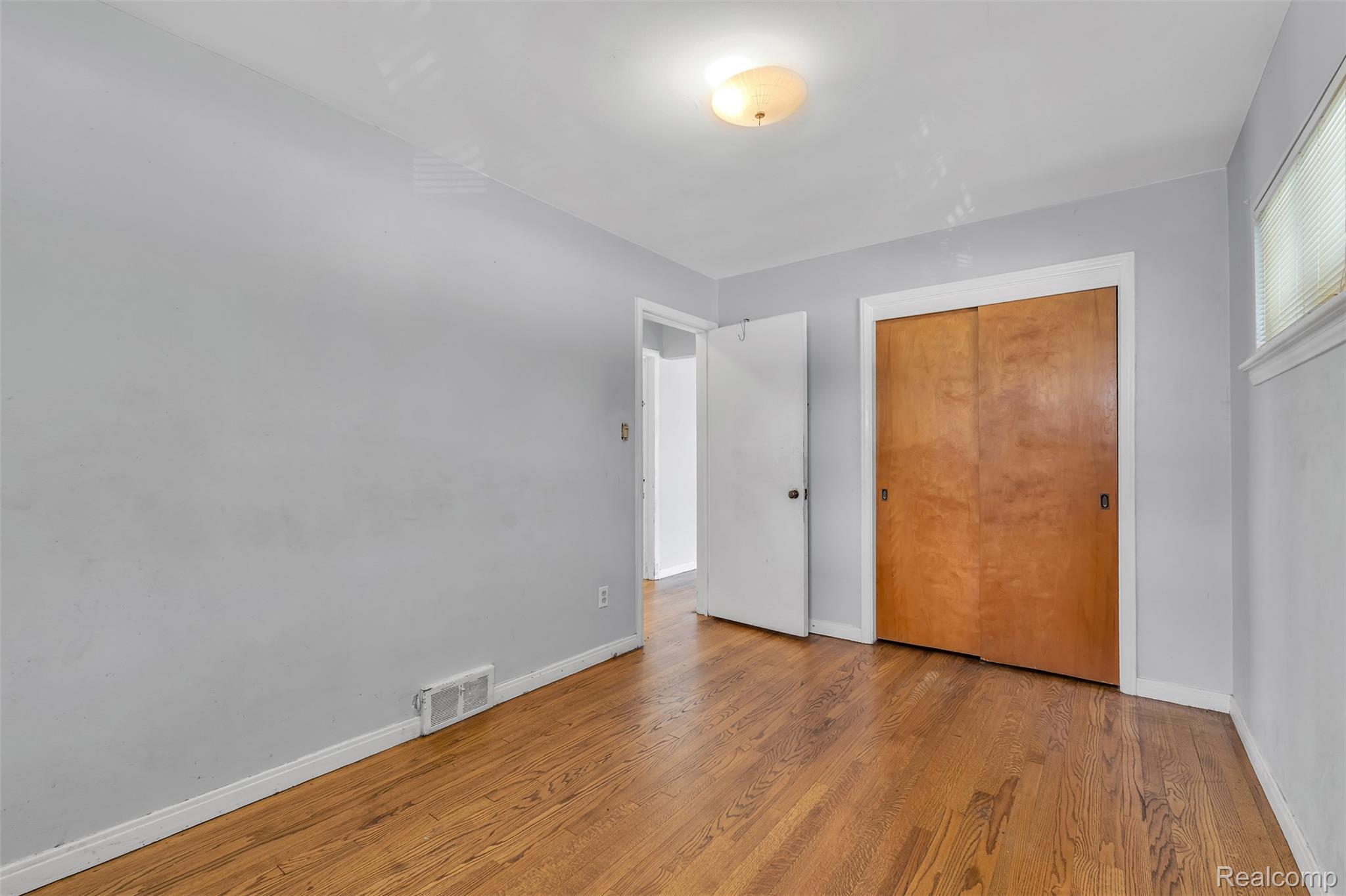 16625 Beech Daly Road Property Photo 17
