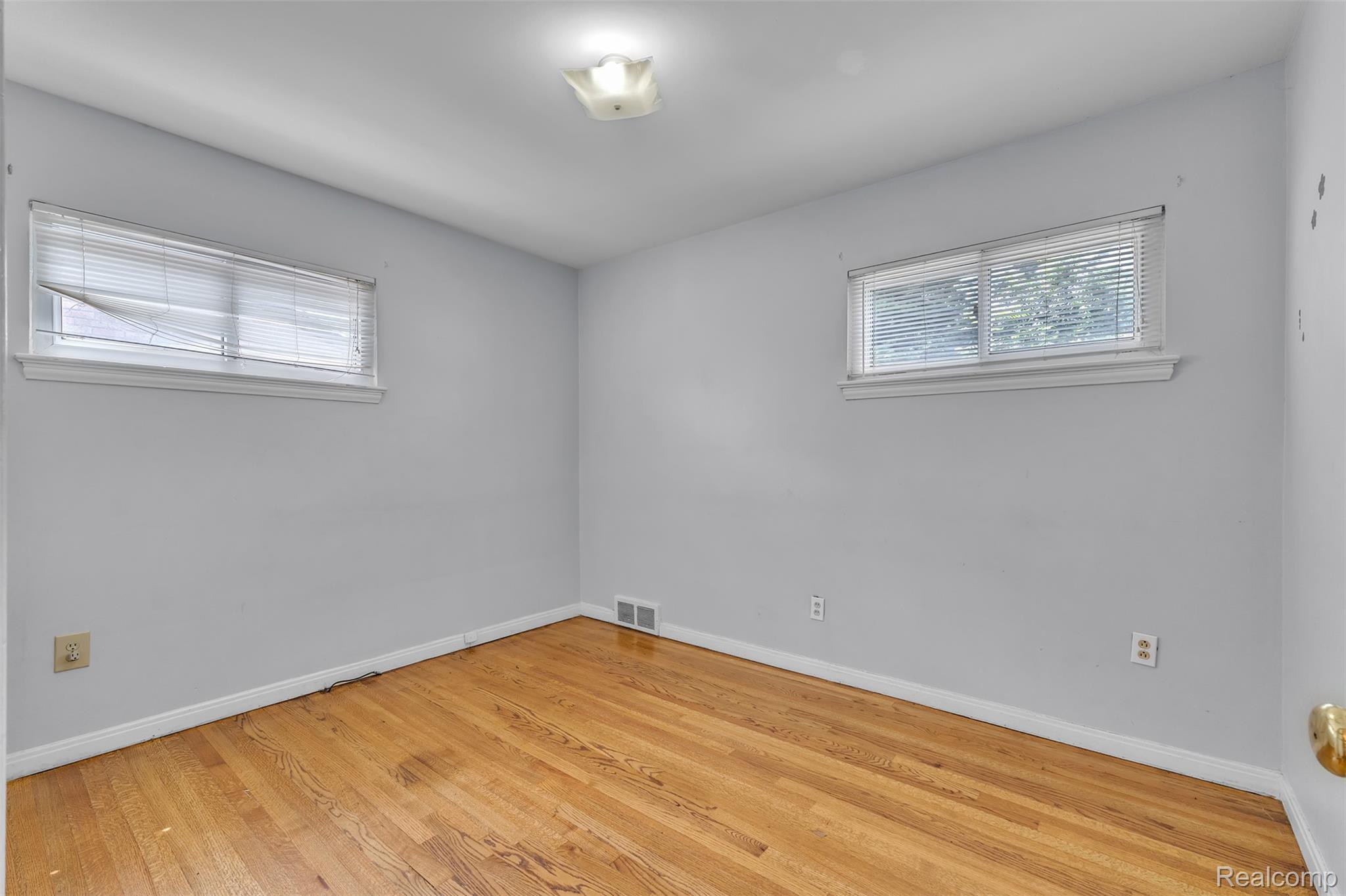 16625 Beech Daly Road Property Photo 20