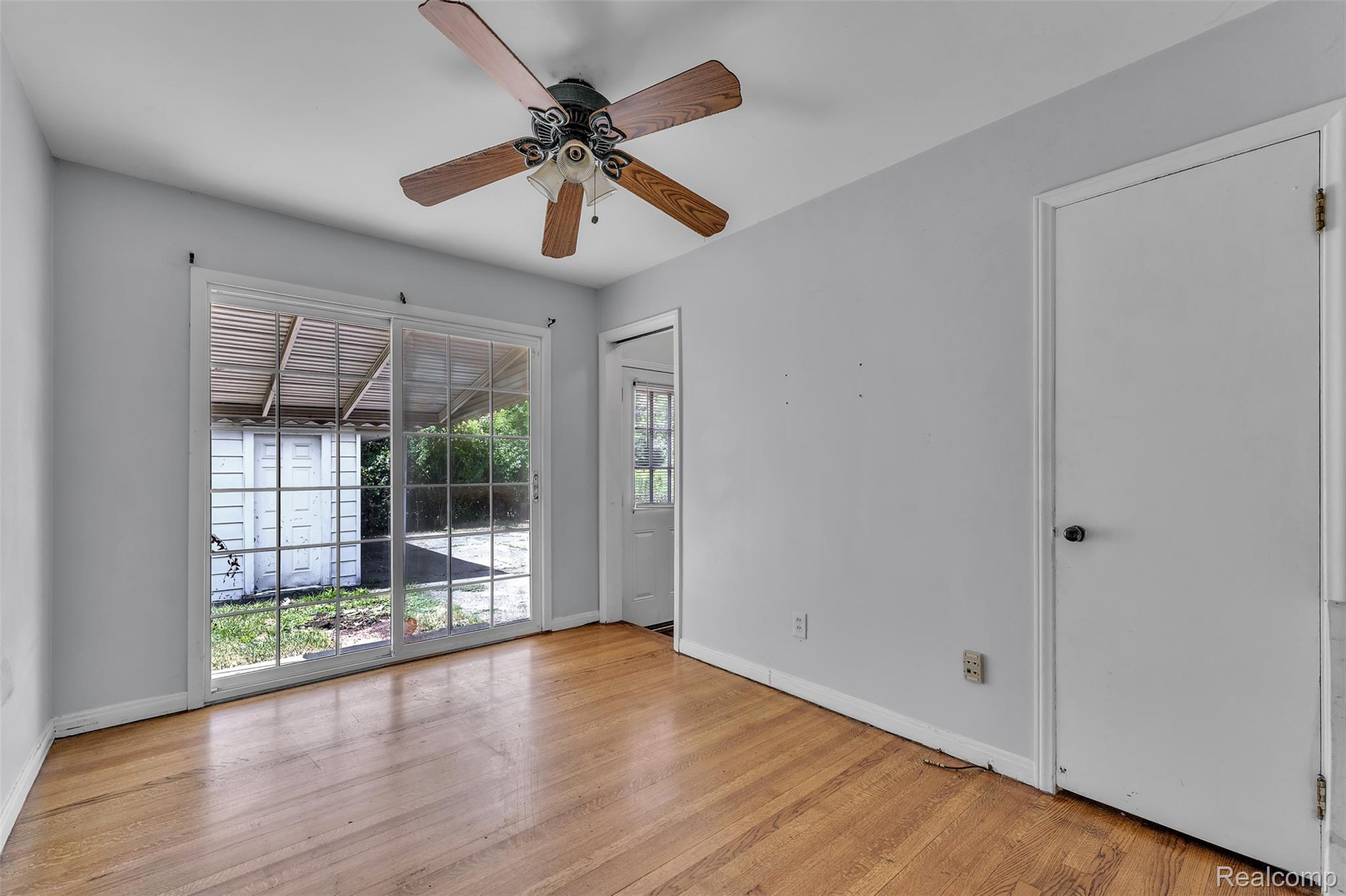 16625 Beech Daly Road Property Photo 22