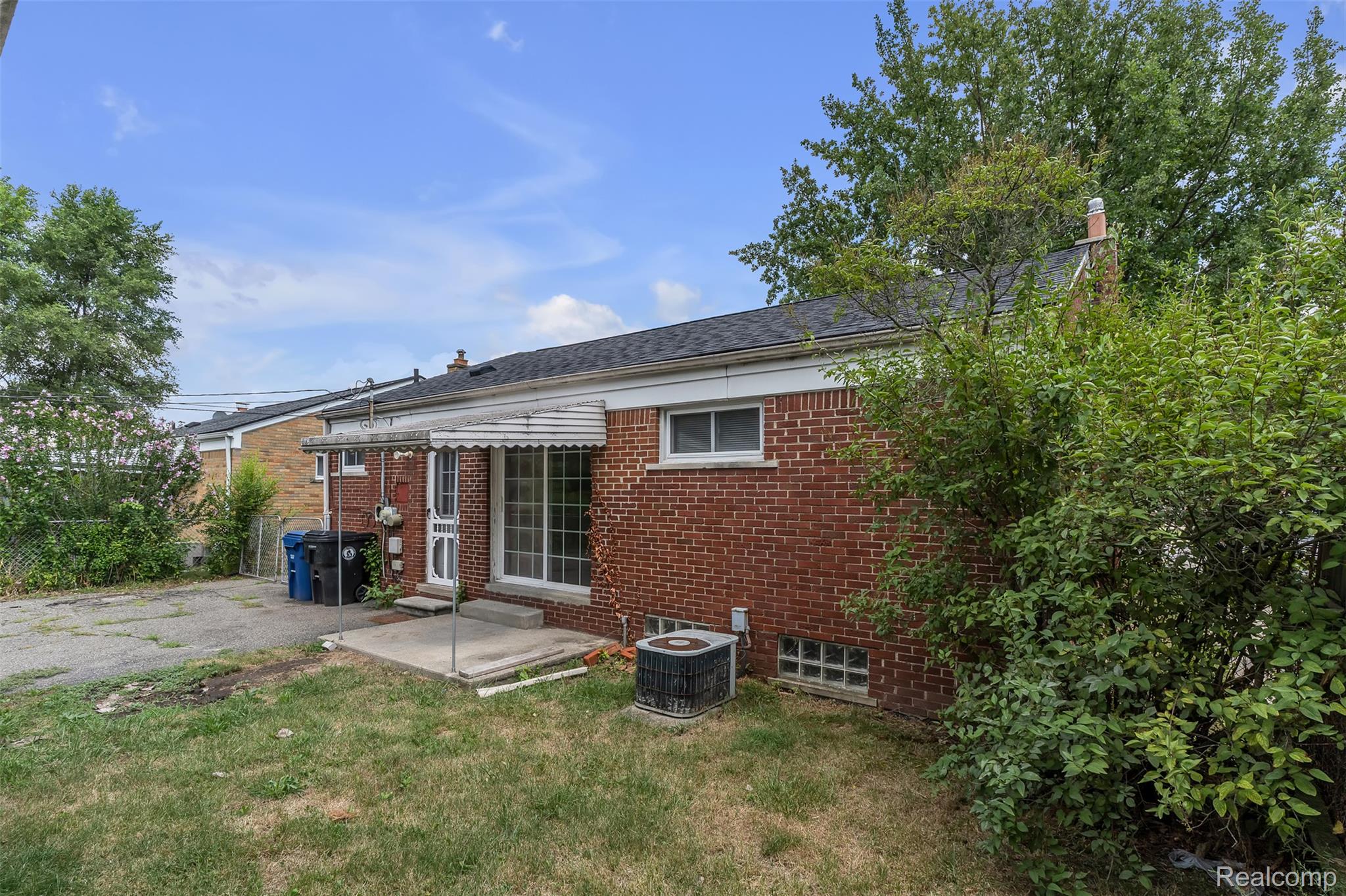 16625 Beech Daly Road Property Photo 27