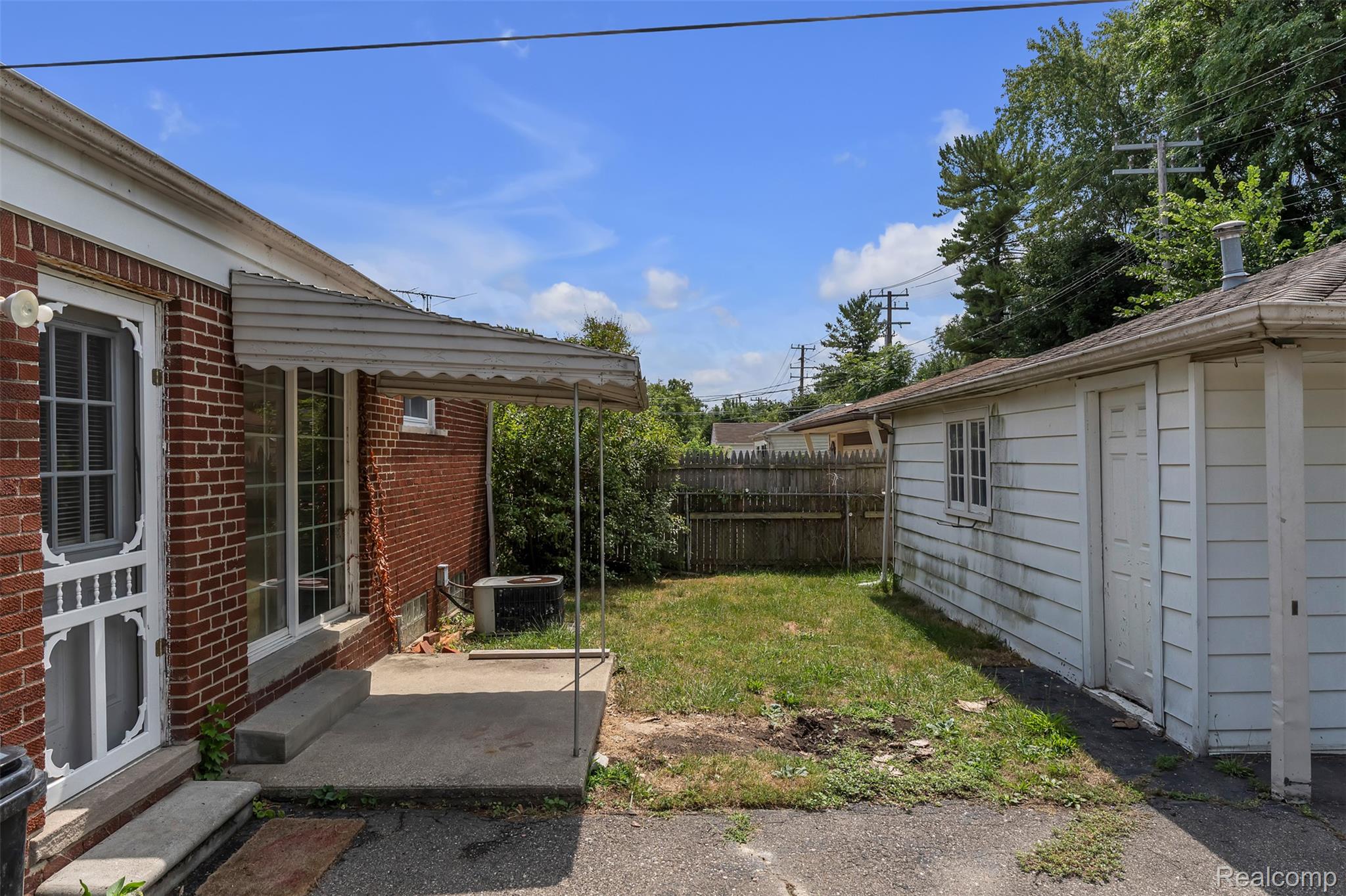 16625 Beech Daly Road Property Photo 28