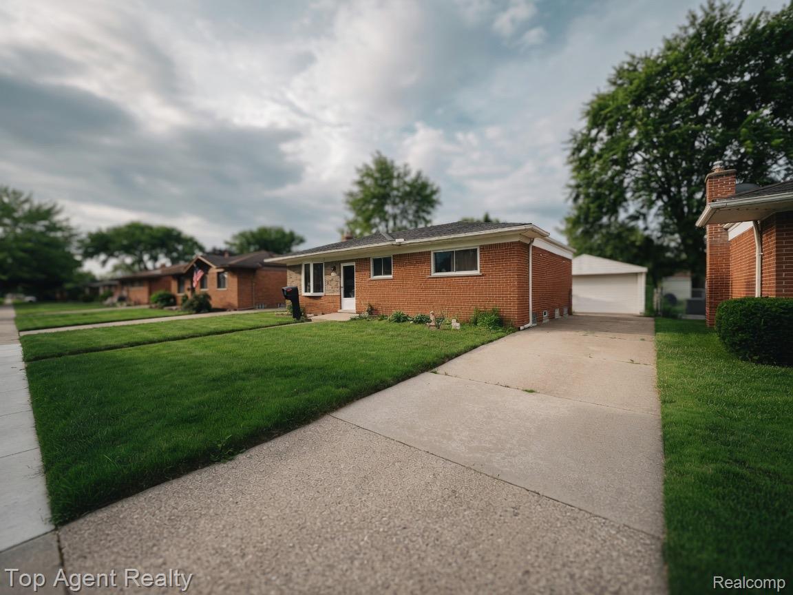 4436 Buckingham Drive Property Photo 2